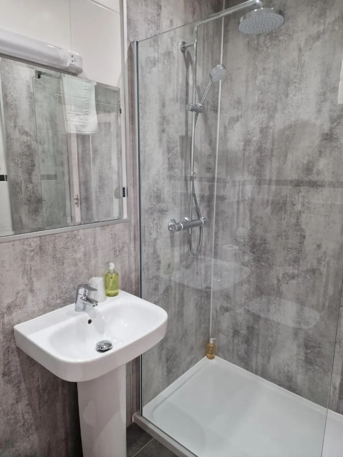 Bathroom in Broadway Country House
