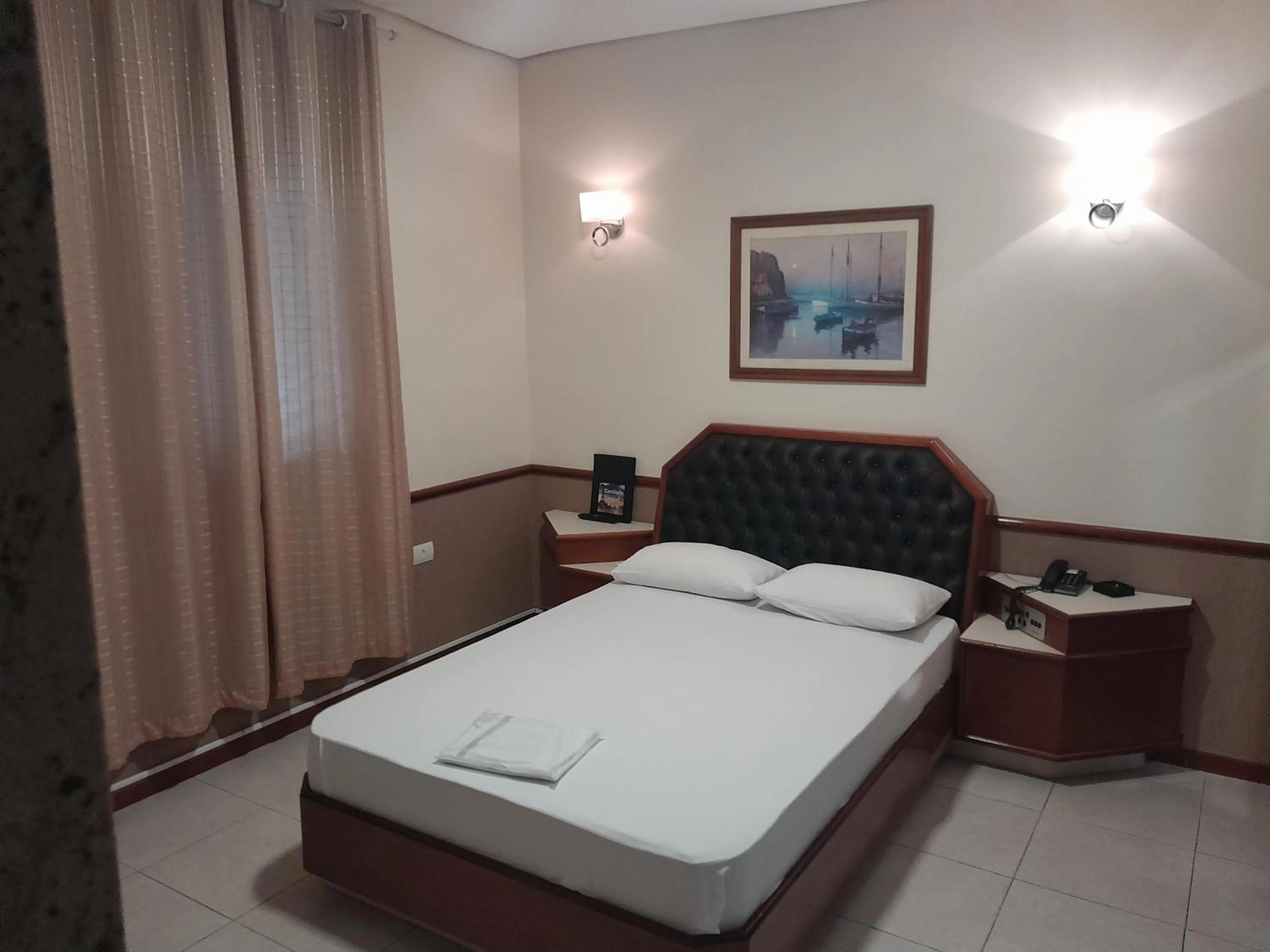 Bedroom, Bed in Hotel Paris