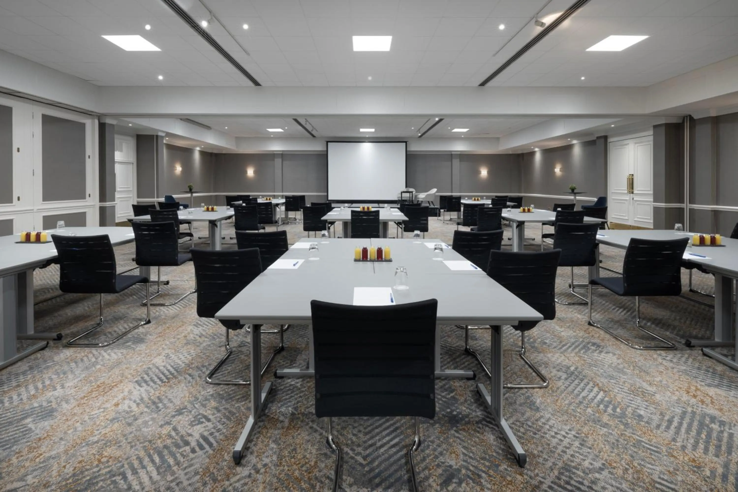 Meeting/conference room in Delta Hotels by Marriott Heathrow Windsor