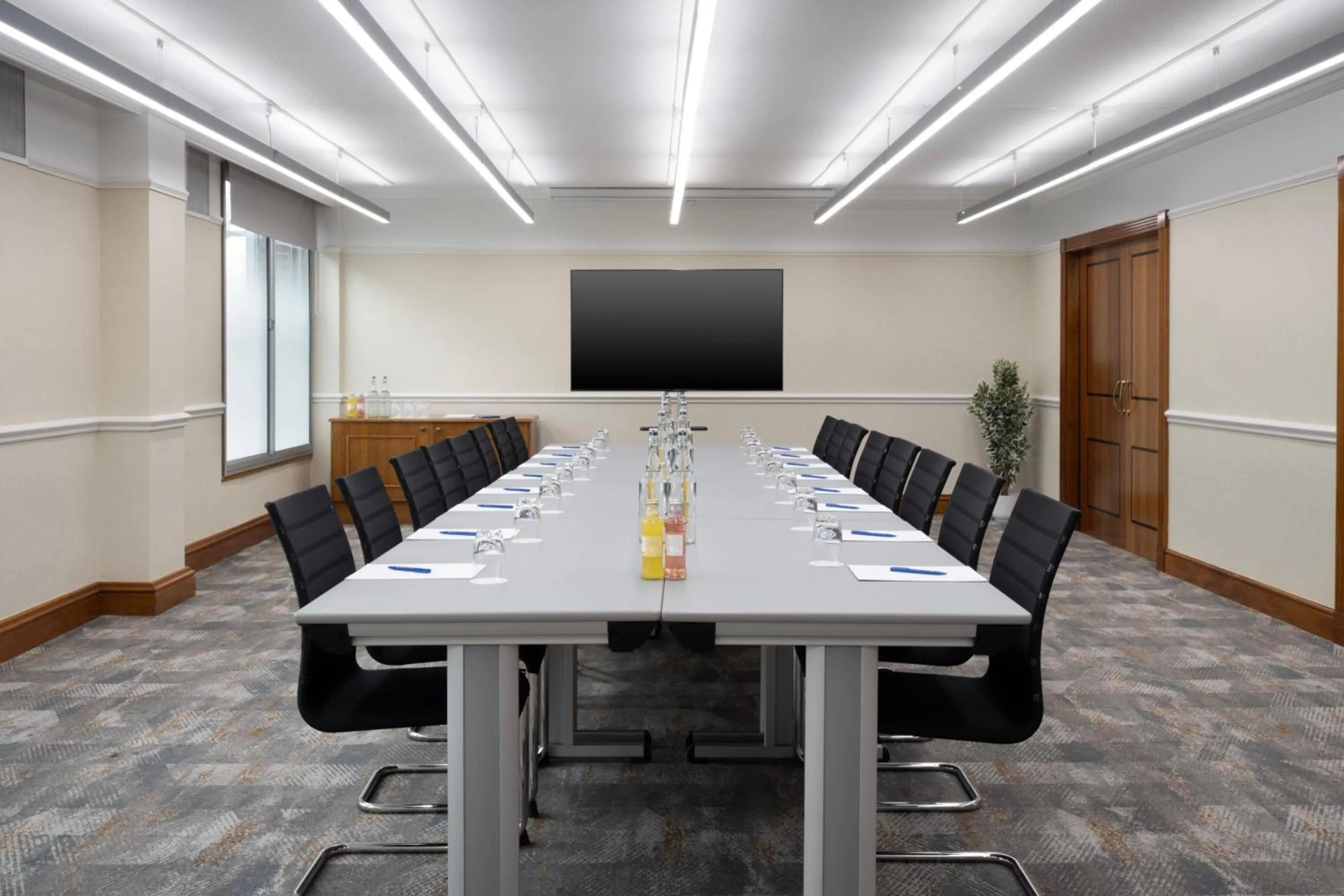 Meeting/conference room in Delta Hotels by Marriott Heathrow Windsor