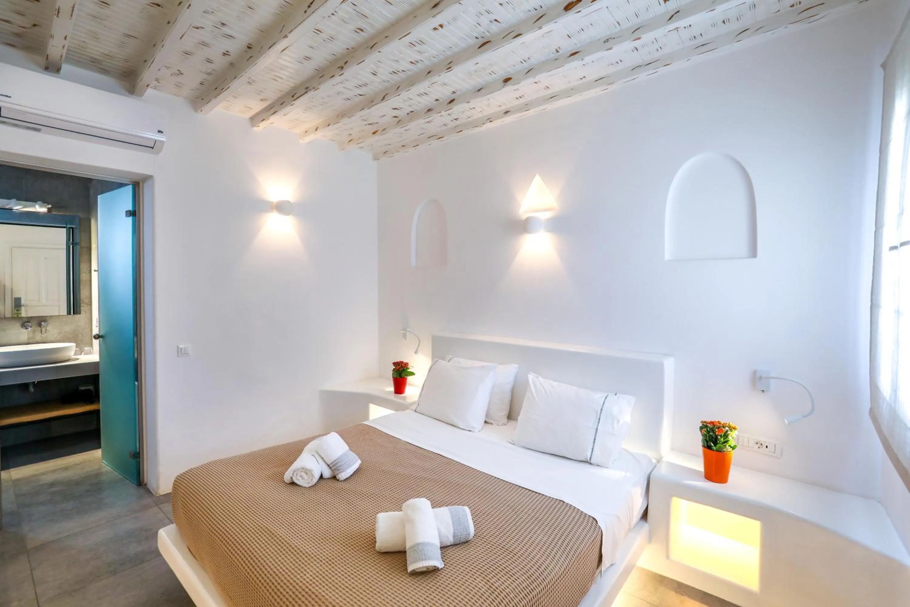 Bed in Petinaros Hotel