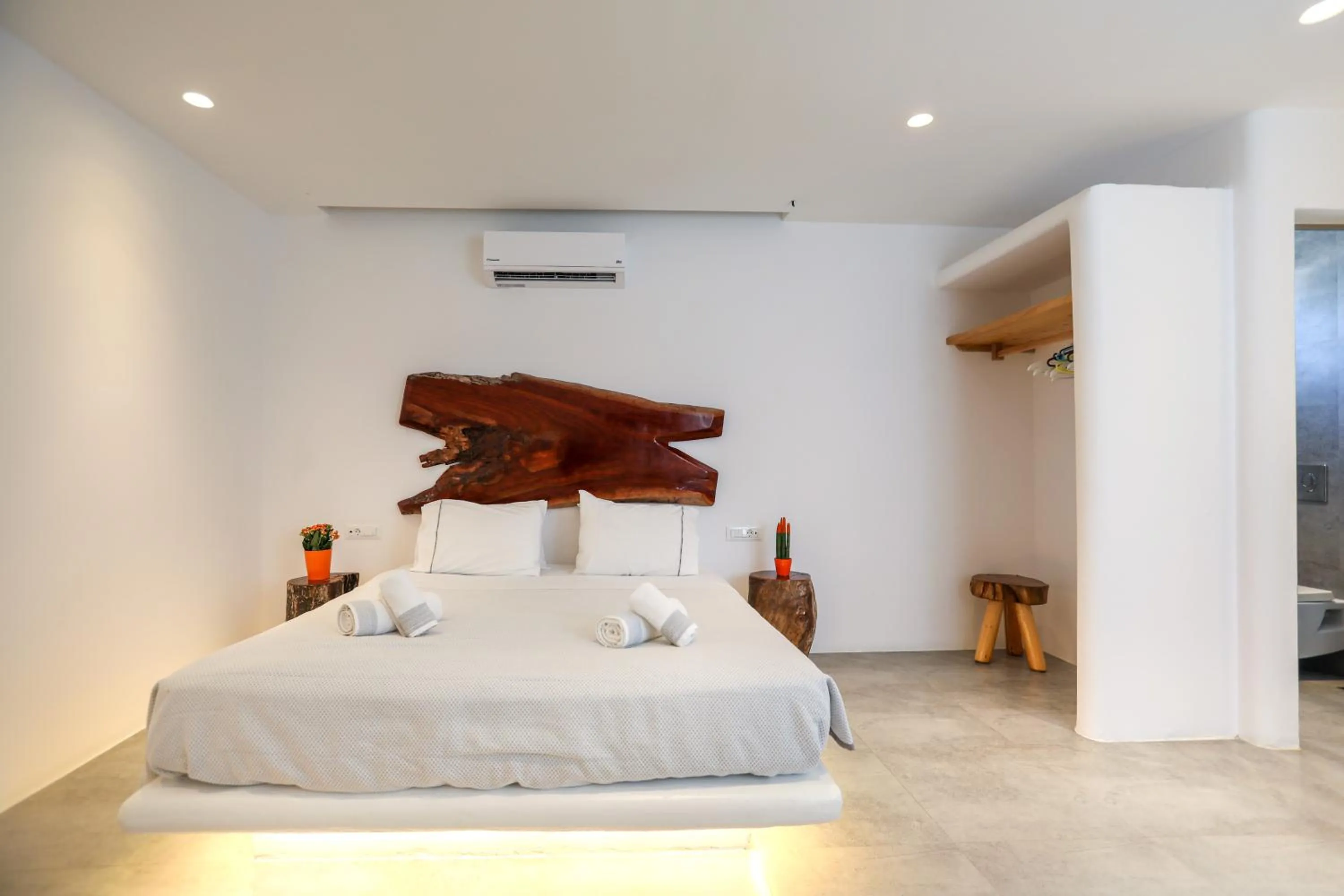 Bed in Petinaros Hotel