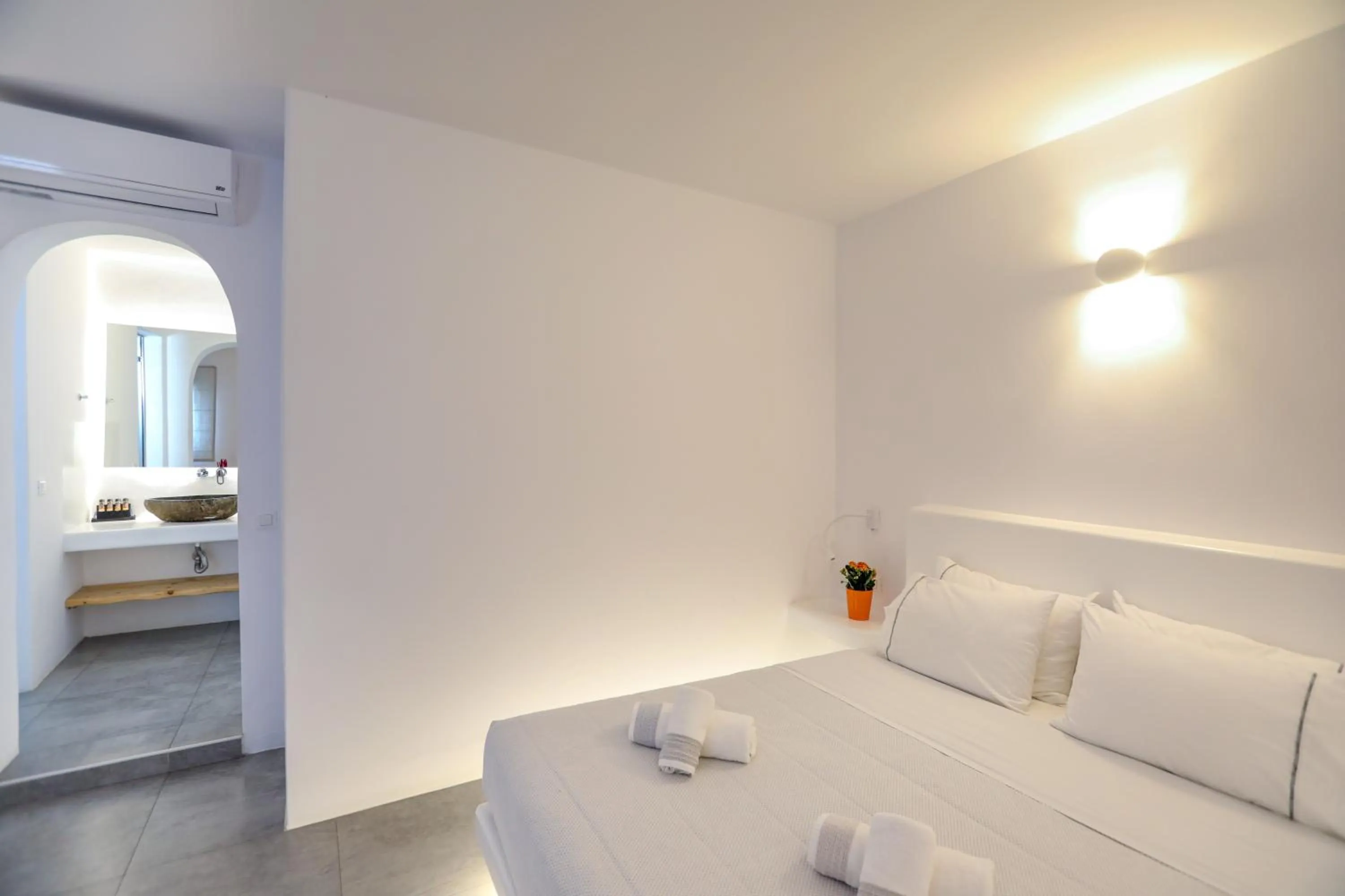 Bed in Petinaros Hotel