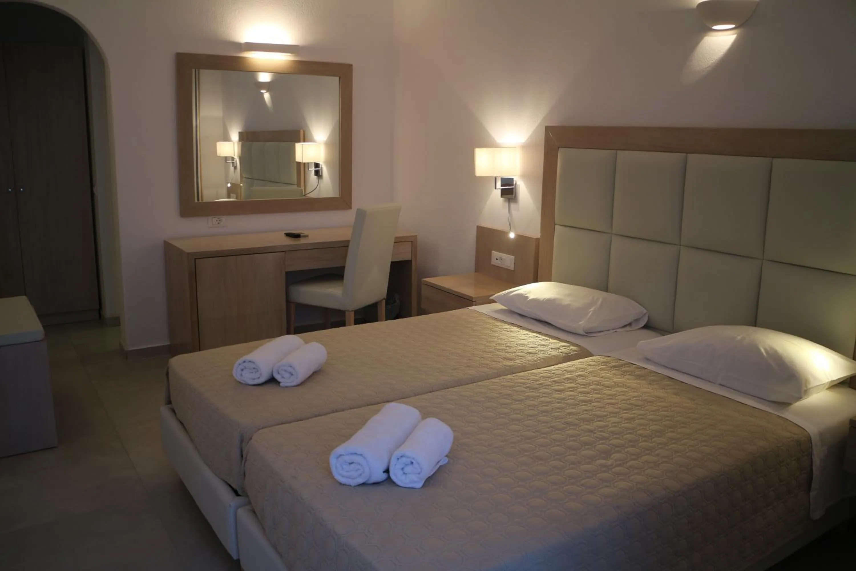 Photo of the whole room, Bed in Petinaros Hotel