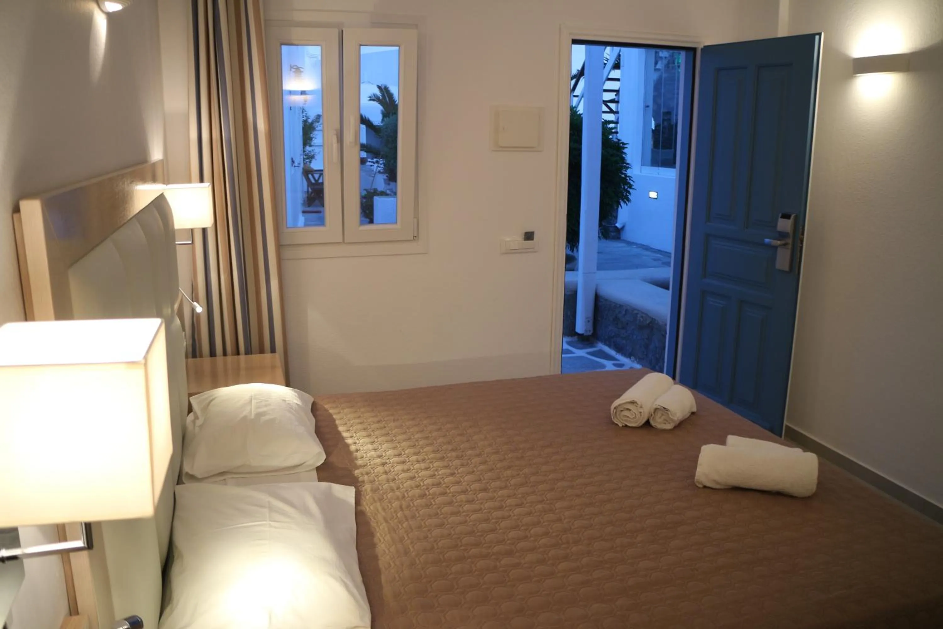 Photo of the whole room, Bed in Petinaros Hotel