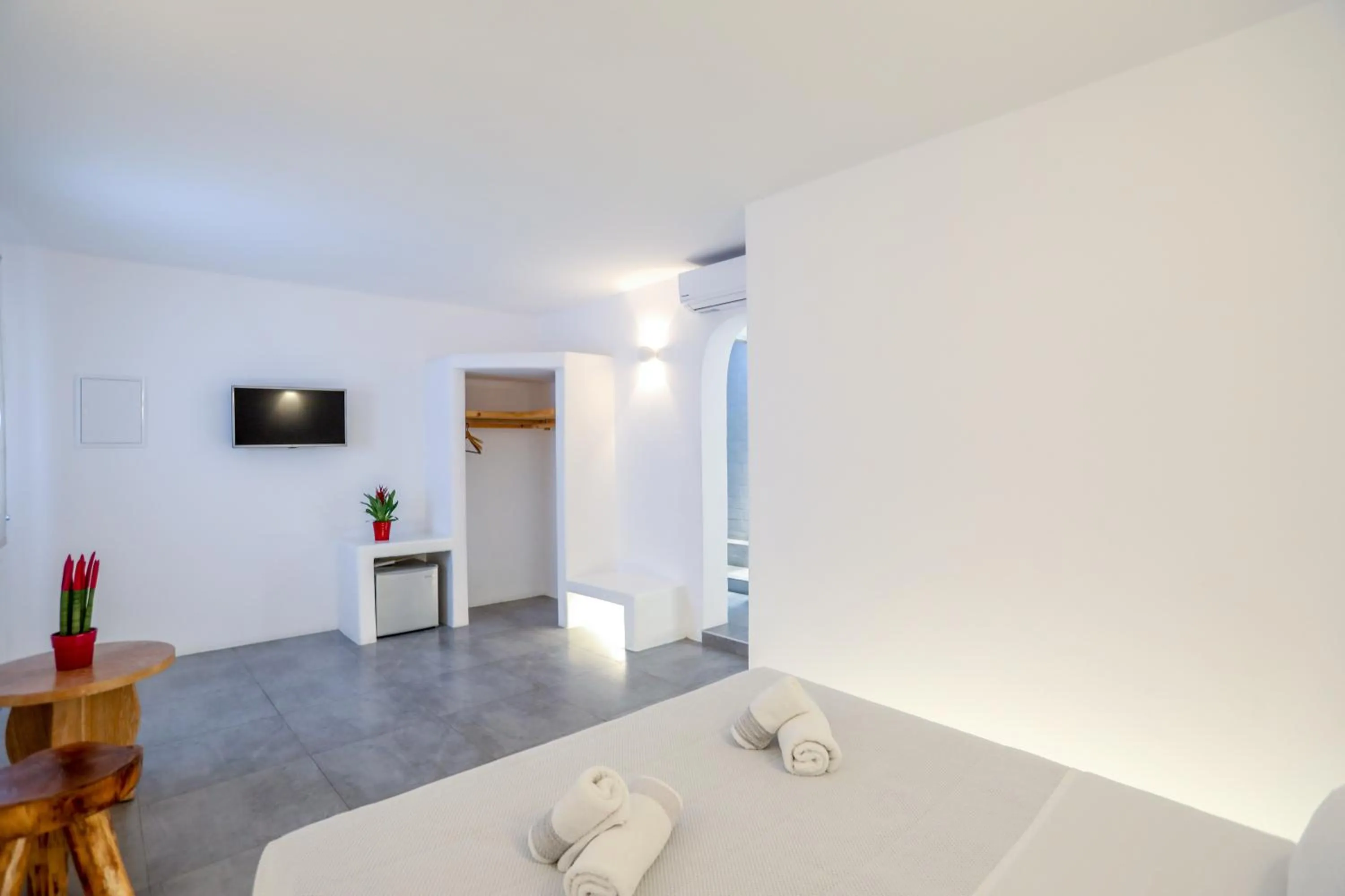 Bed in Petinaros Hotel