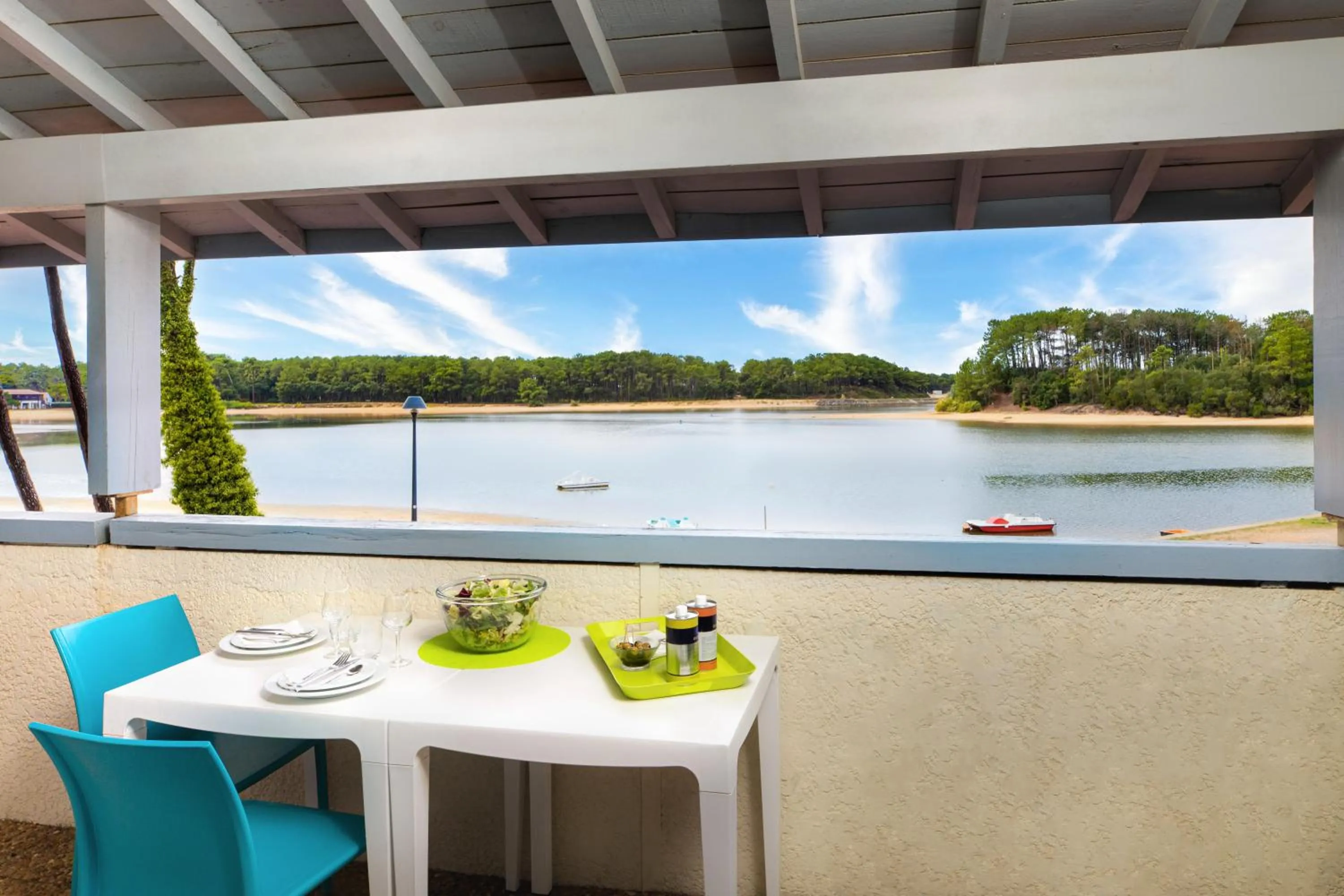 Lake view in SOWELL Family Pignada Plage