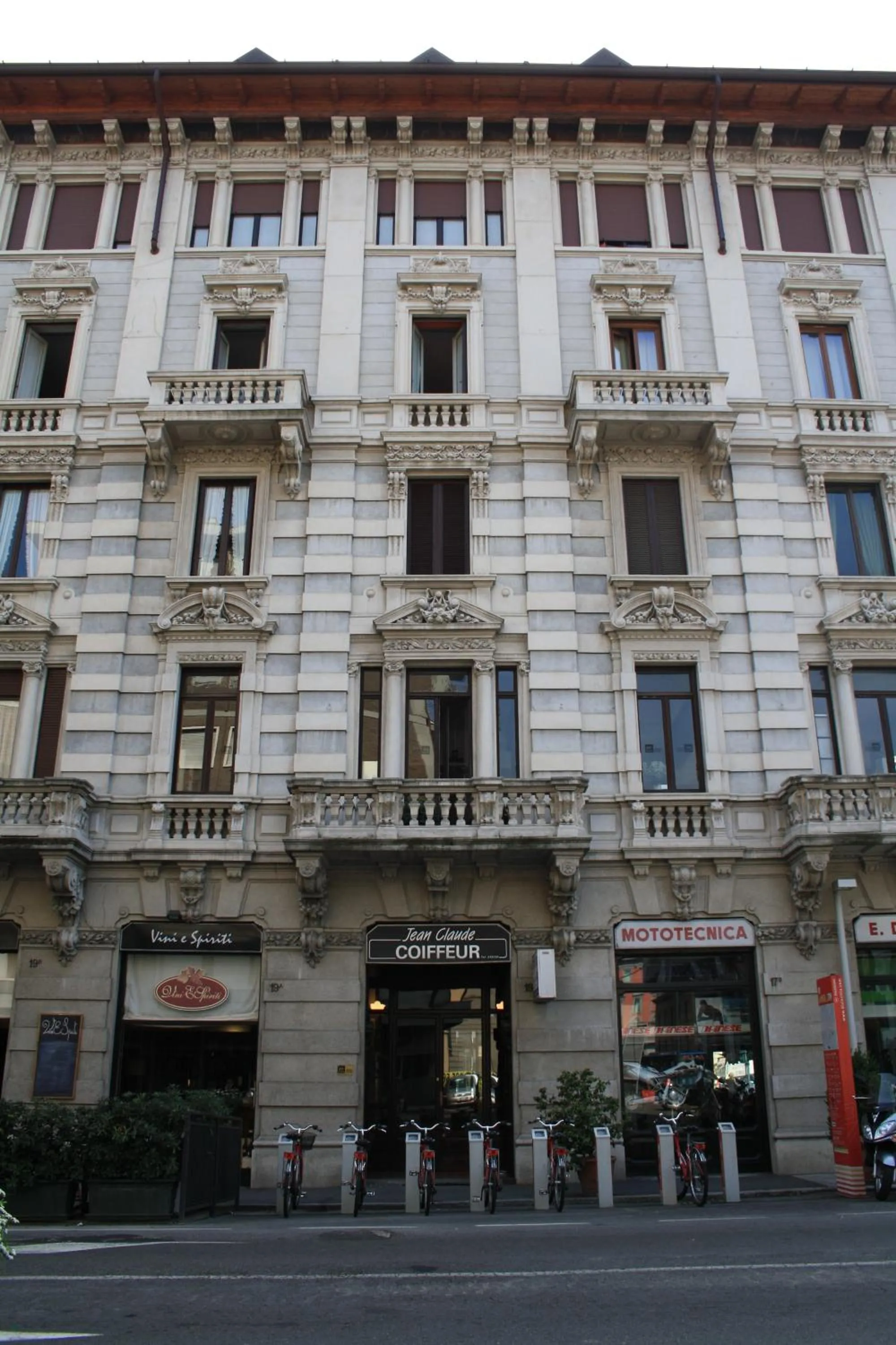 Facade/entrance in Stop & Sleep Bergamo