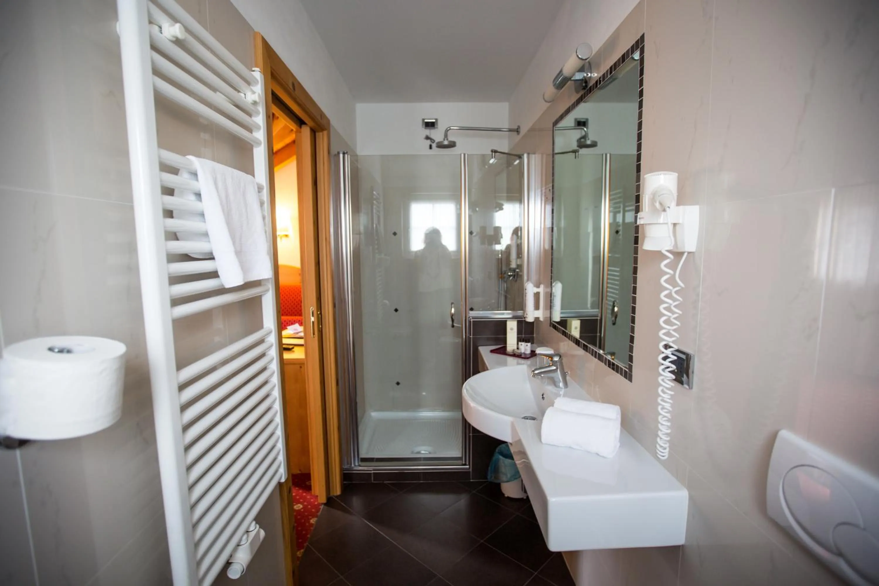 Shower in Albergo Dimaro Wellness Hotel