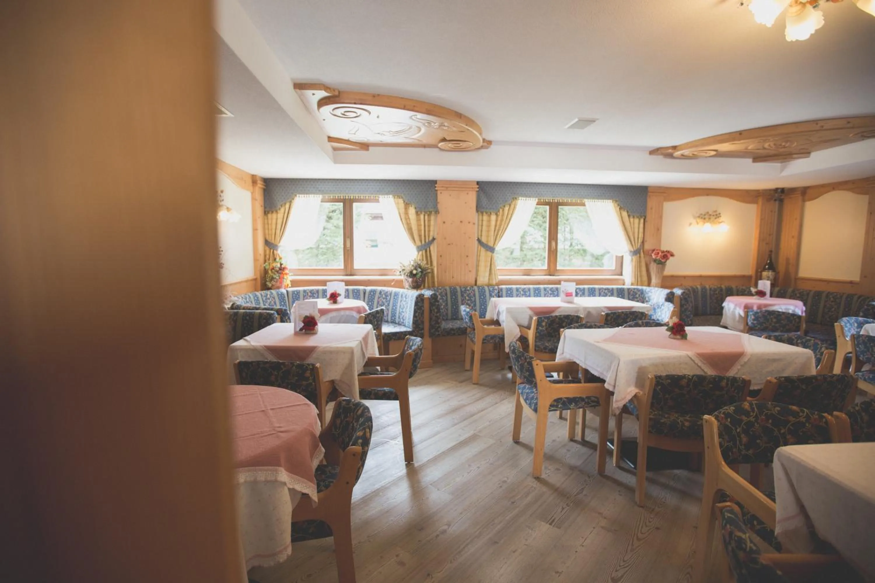 Lounge or bar in Albergo Dimaro Wellness Hotel