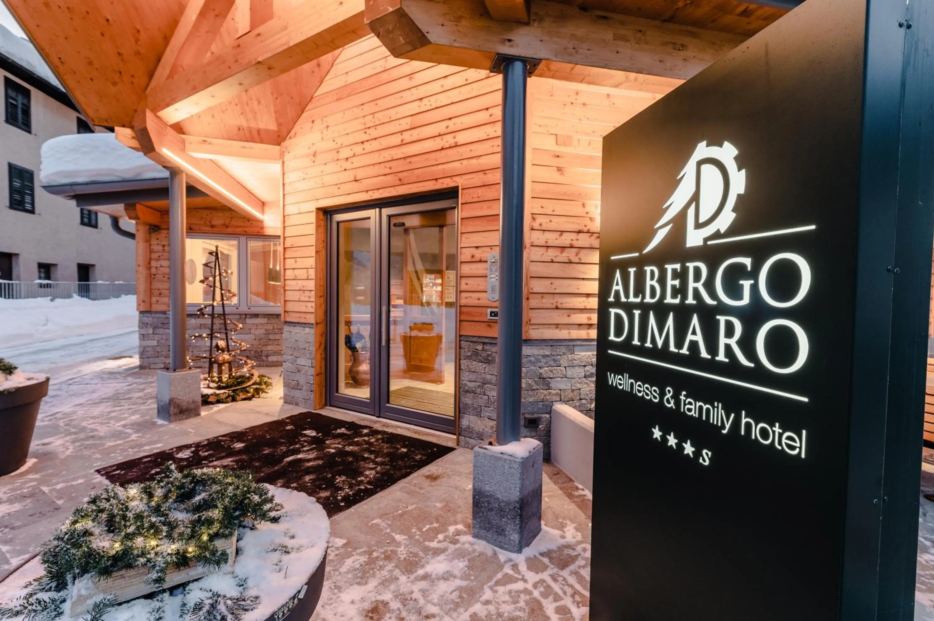 Facade/entrance in Albergo Dimaro Wellness Hotel