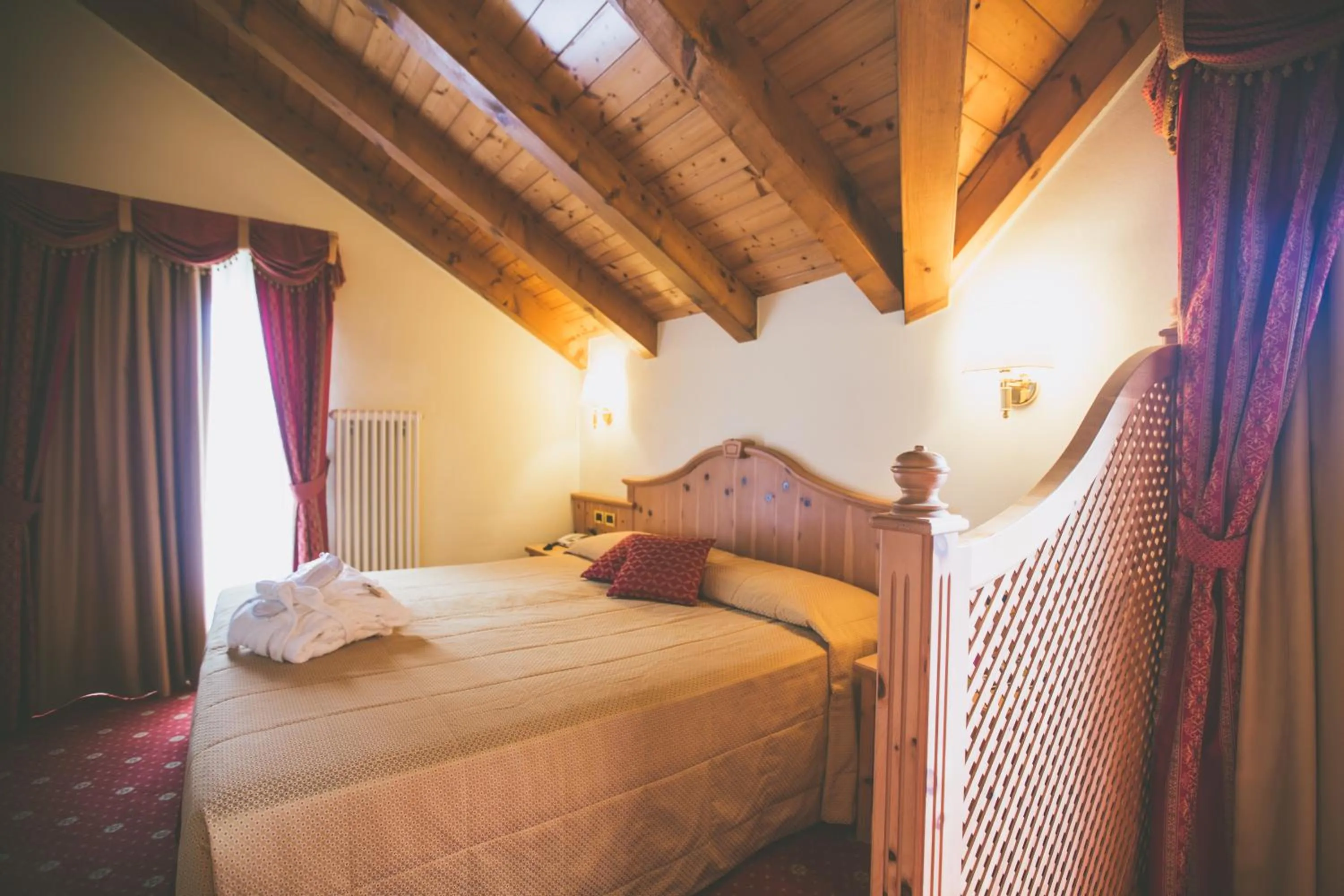 Bed in Albergo Dimaro Wellness Hotel