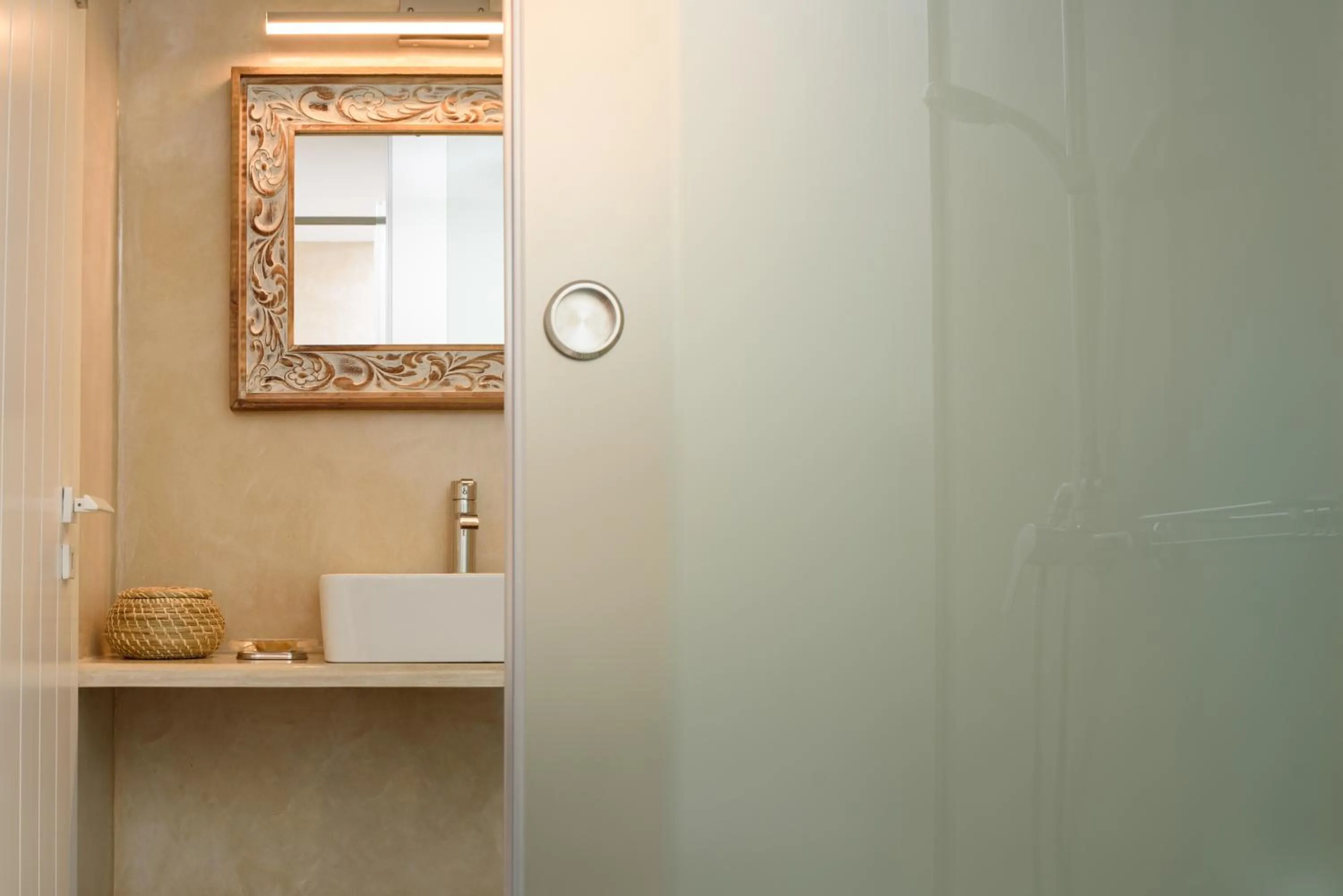 Bathroom in Strogili