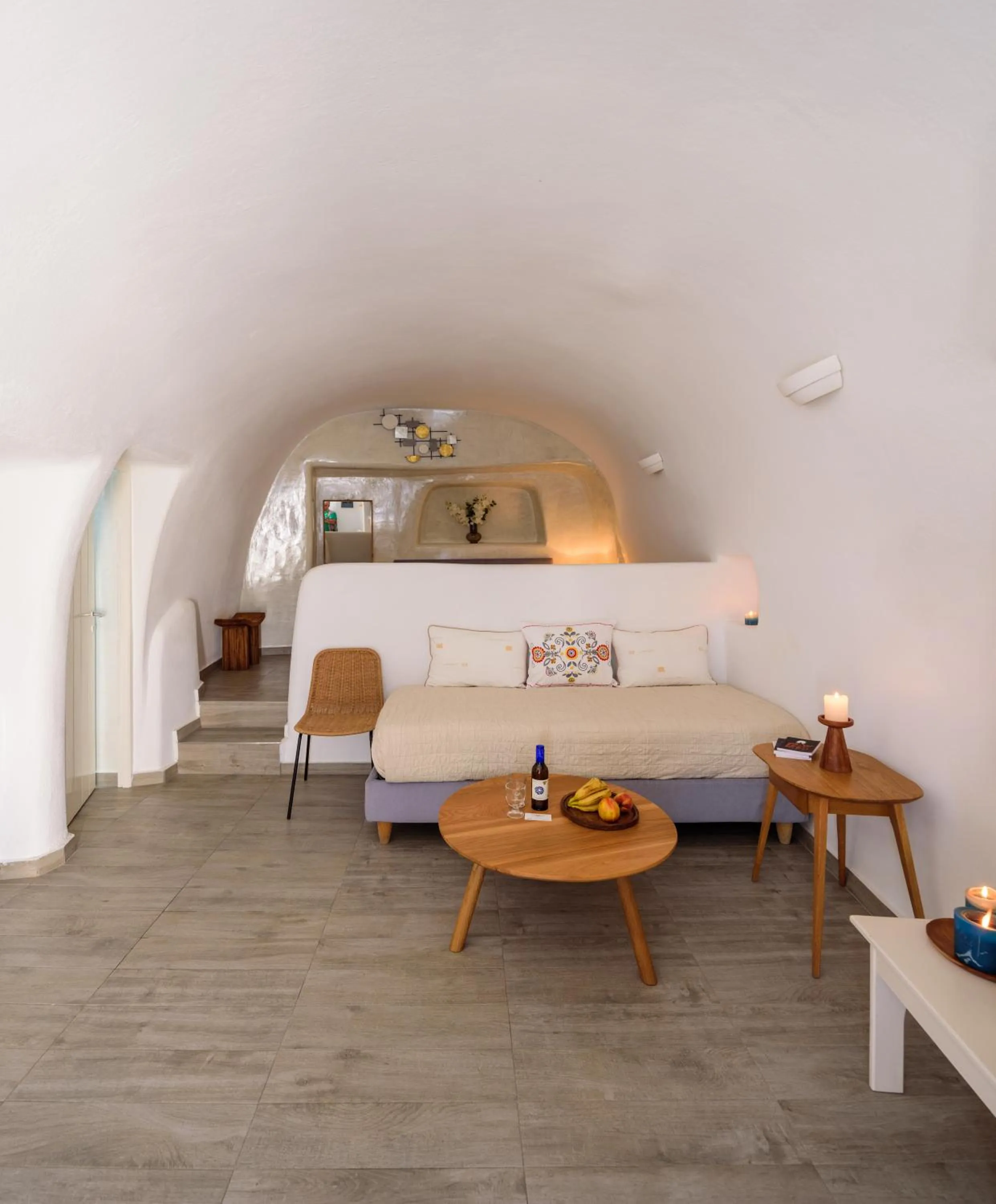 Photo of the whole room, Bed in Strogili