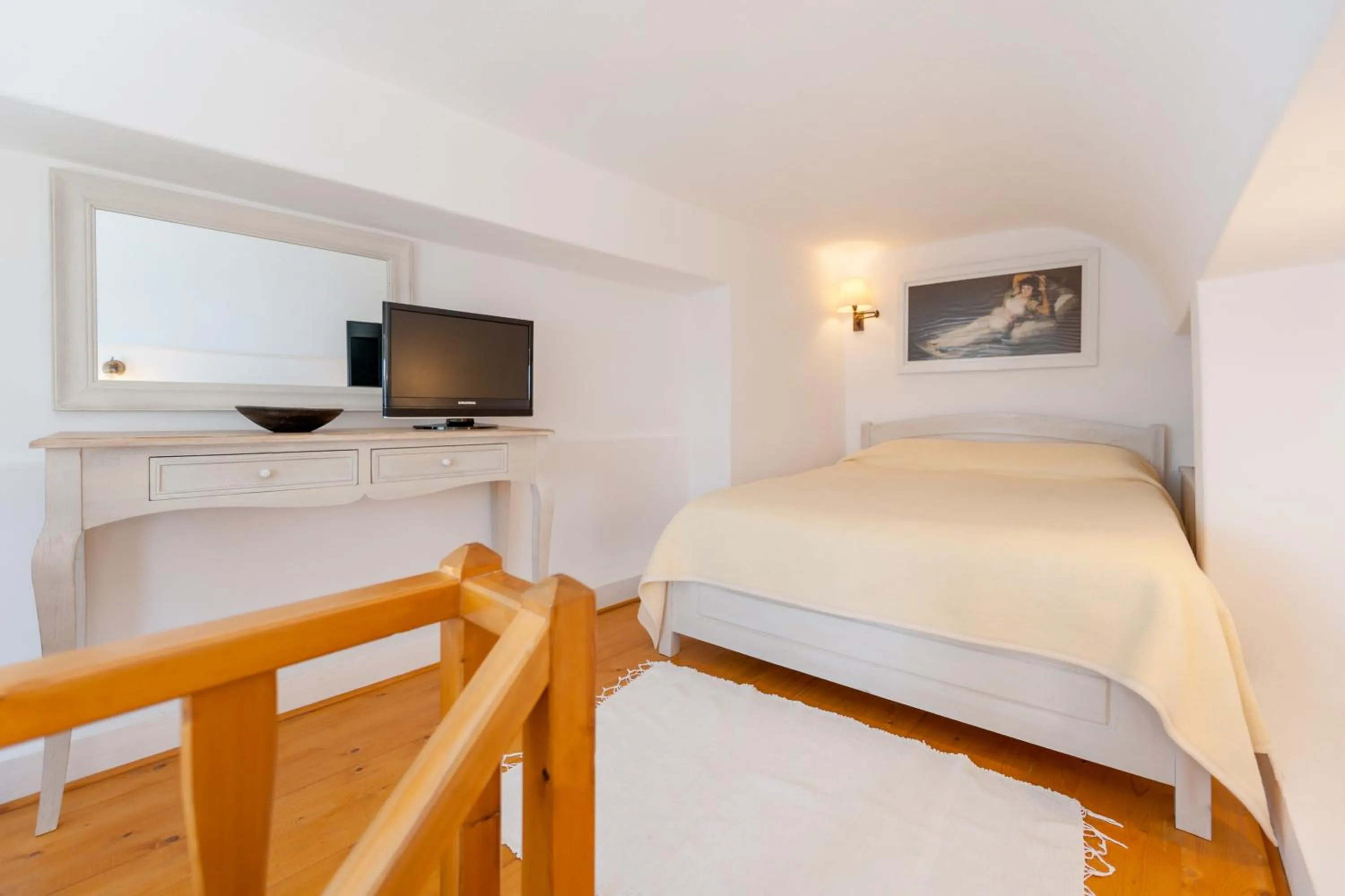 Bedroom, Bed in Strogili