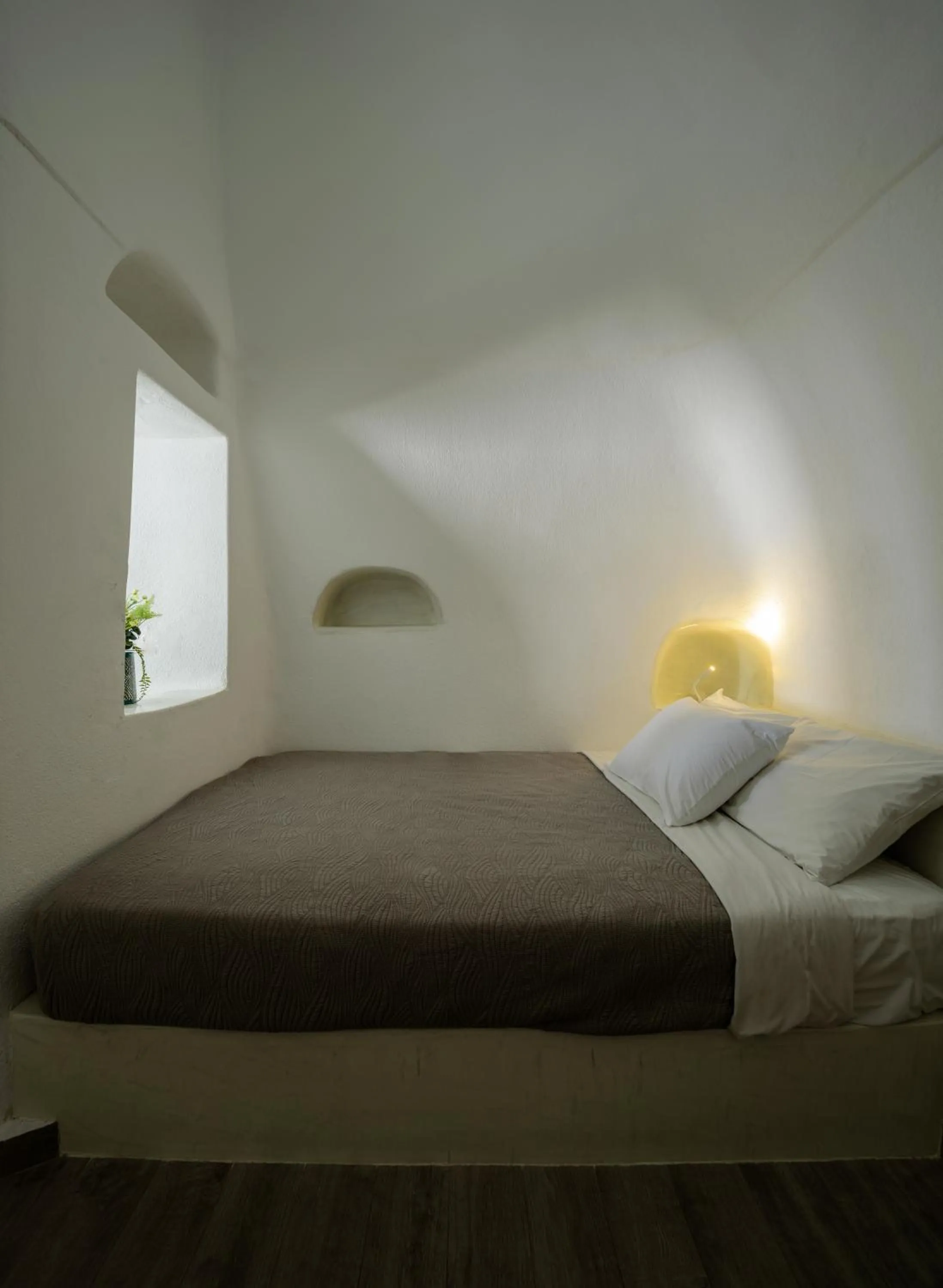 Bedroom, Bed in Strogili