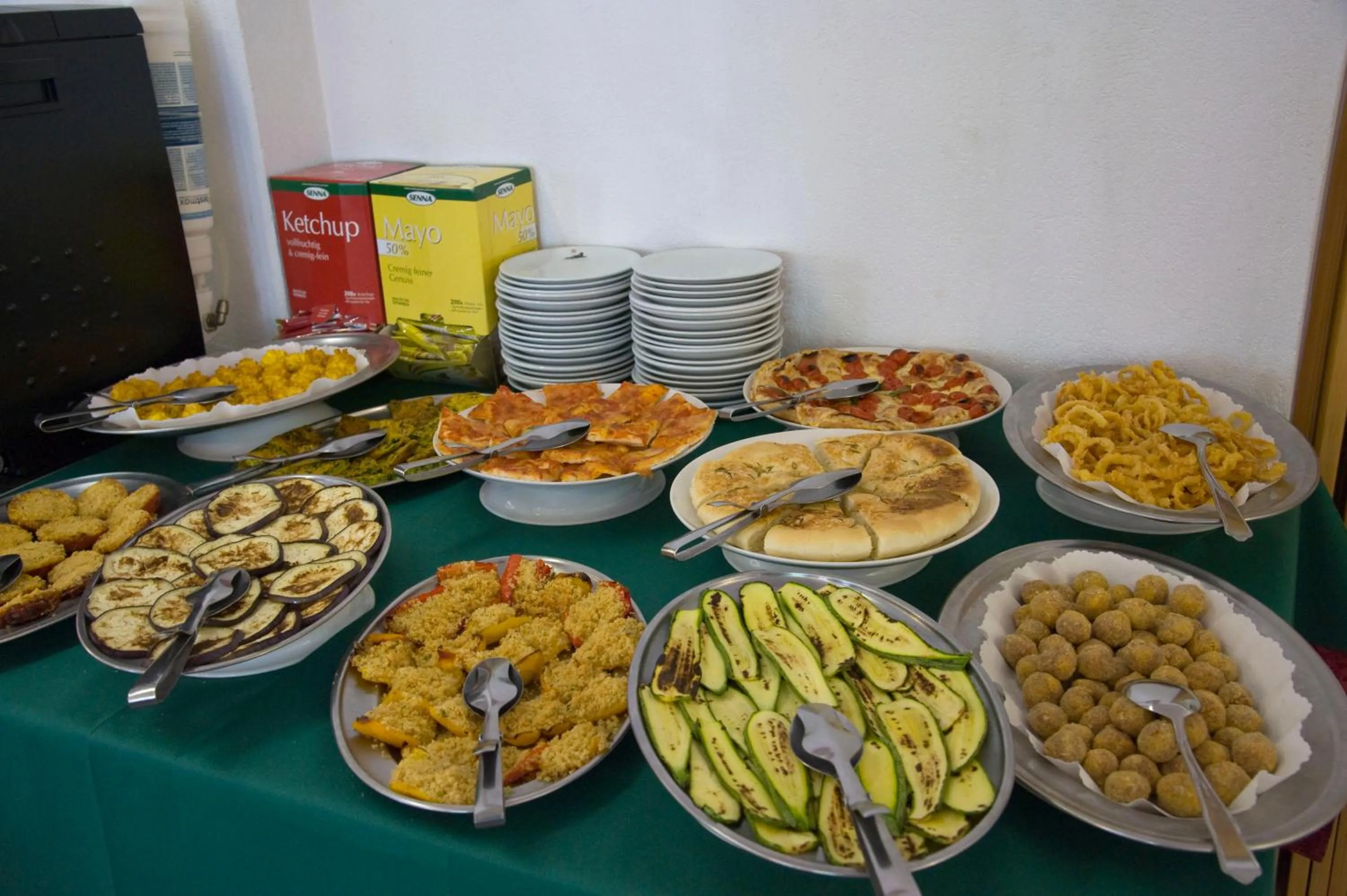 Restaurant/places to eat in Hotel Maris Stella