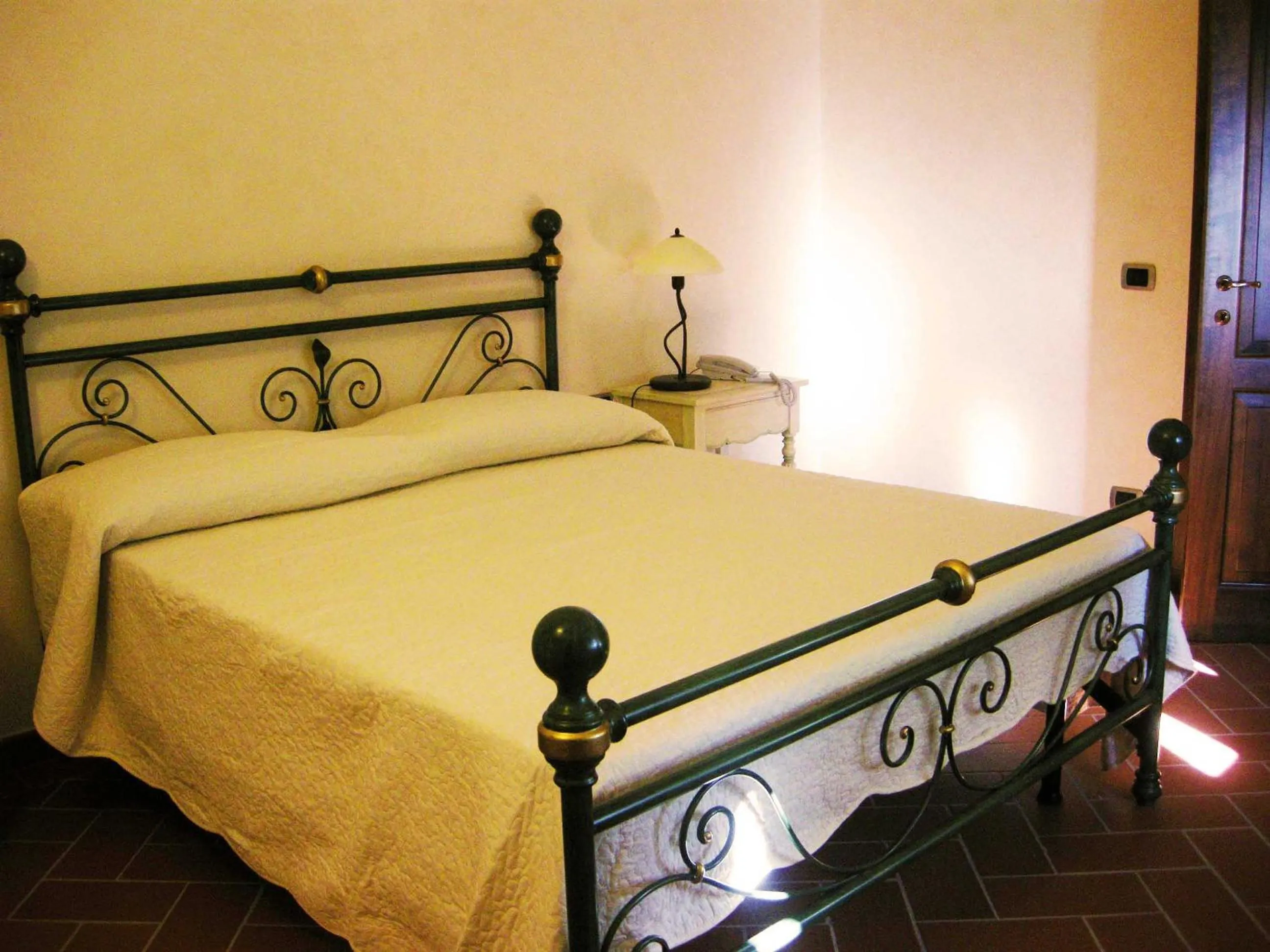 Bed in Relais Villa Sensano