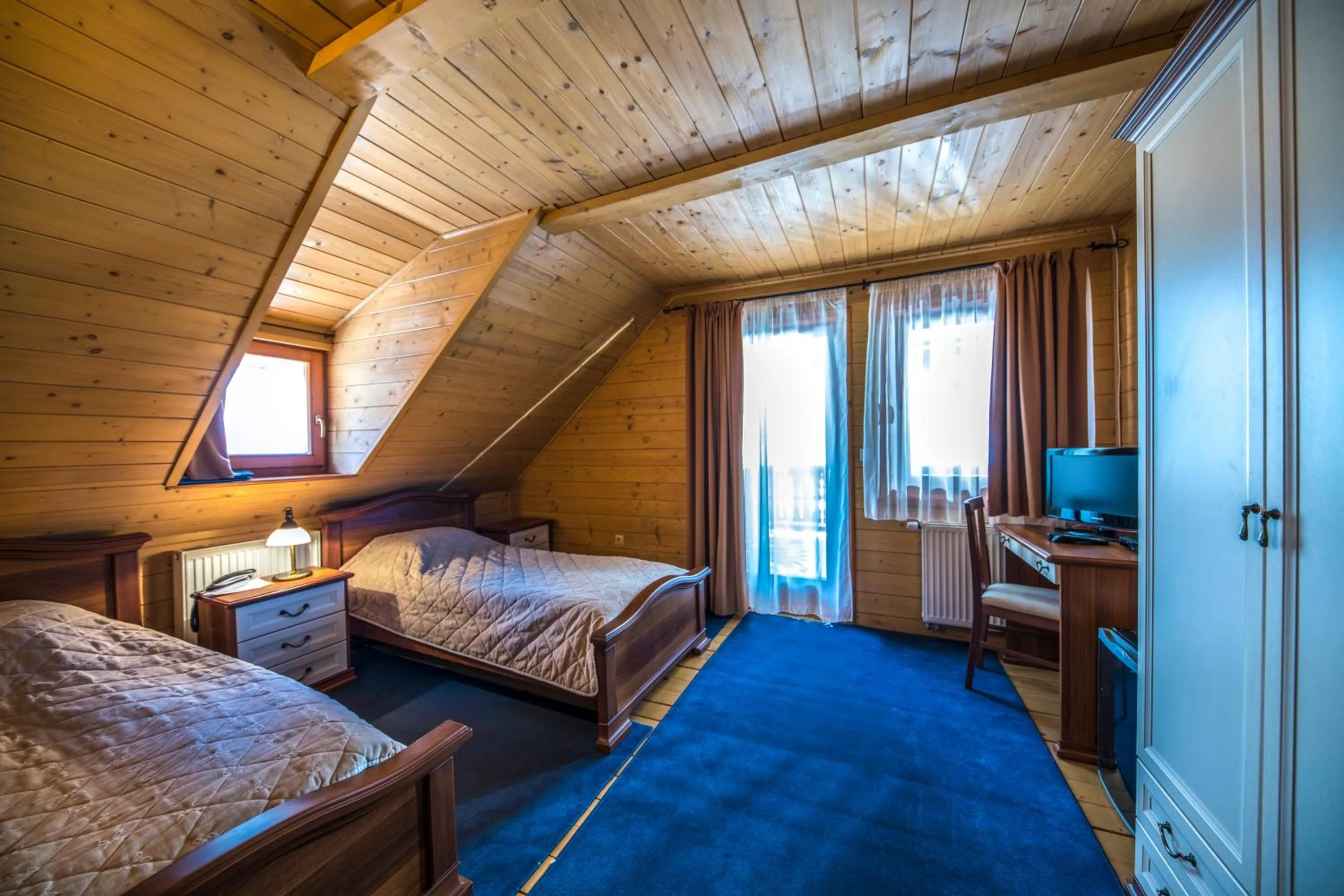 Photo of the whole room in Hotel Forest Hills