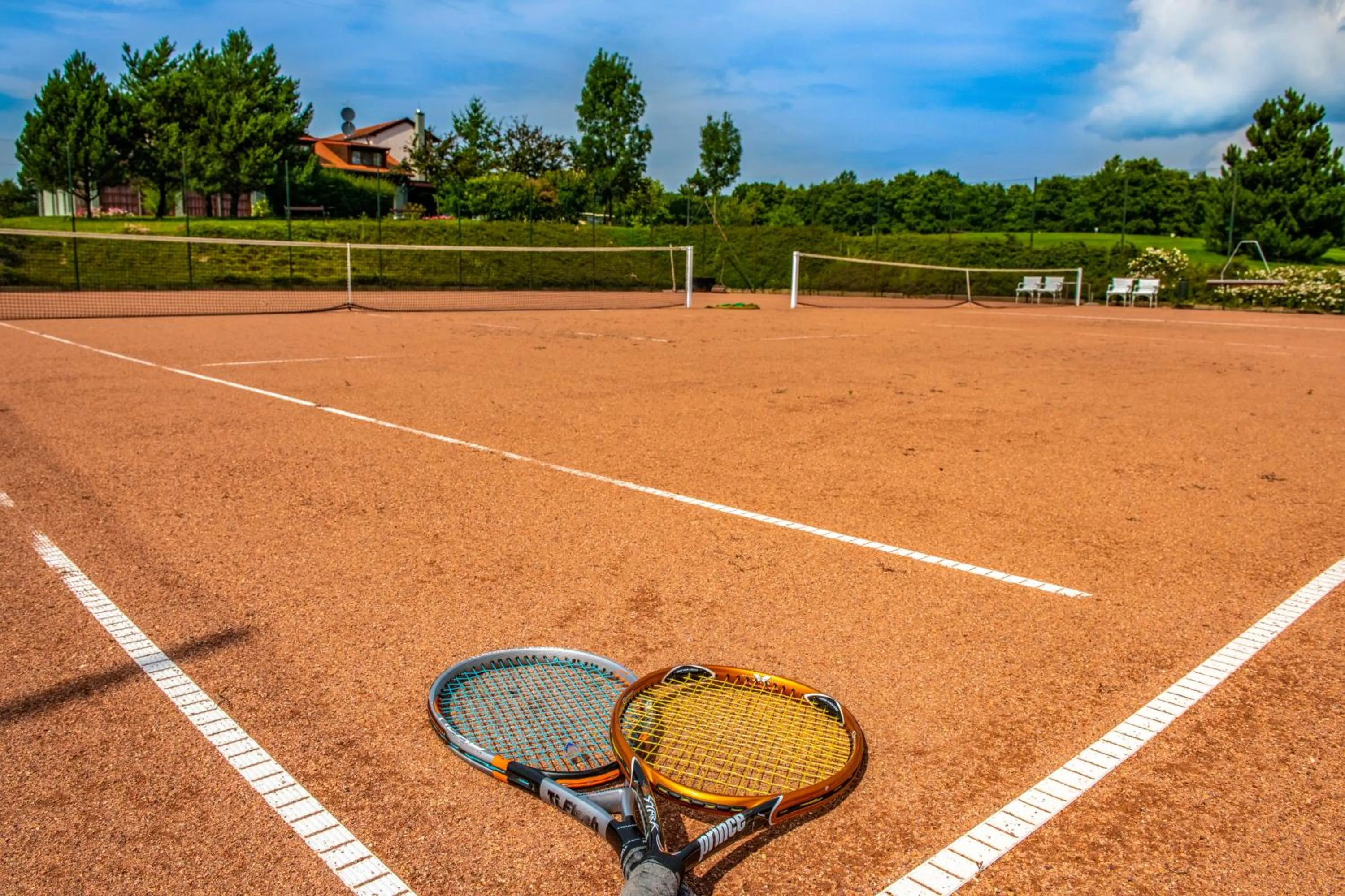 Tennis court in Hotel Forest Hills