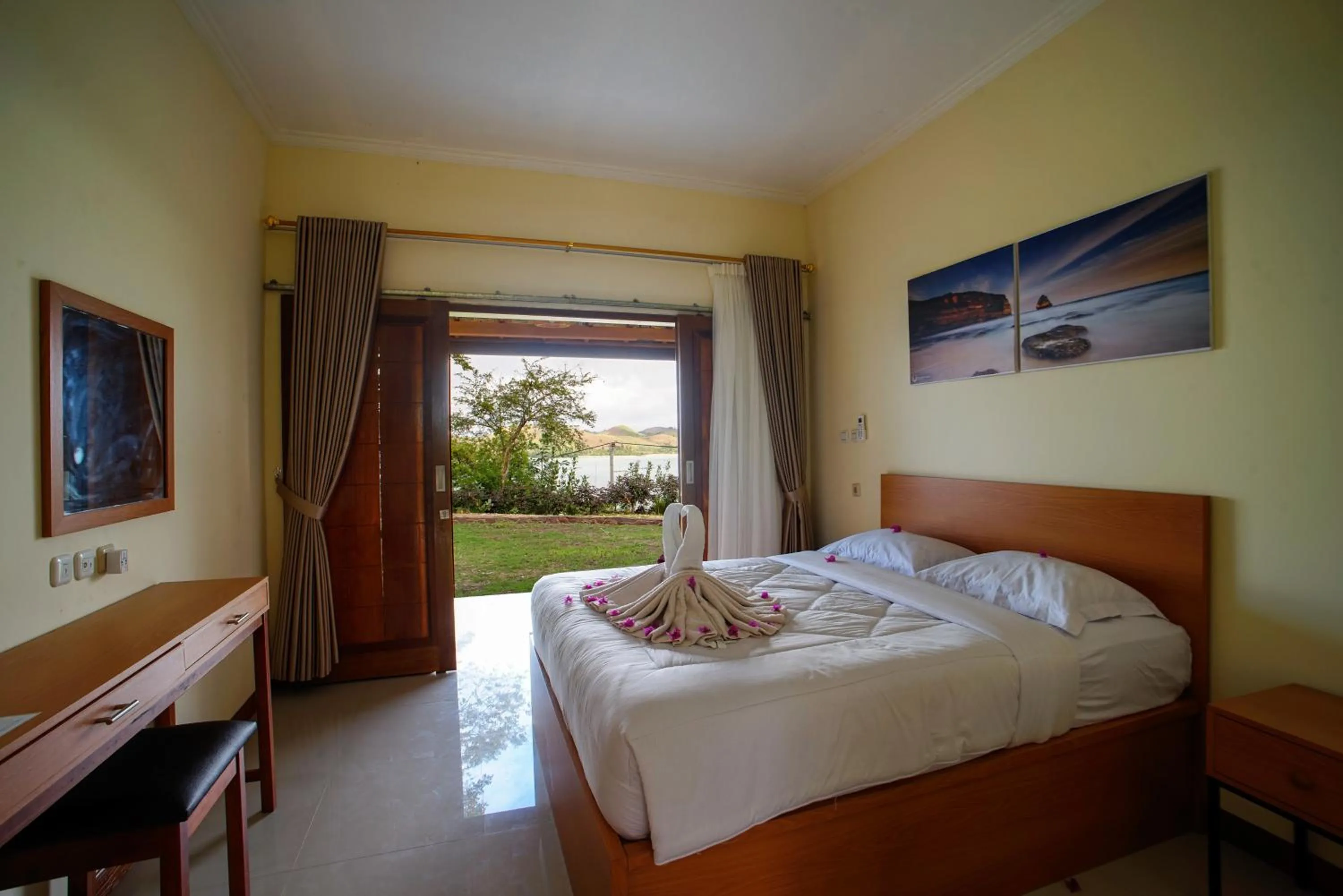 Bed in Tunak Cottage