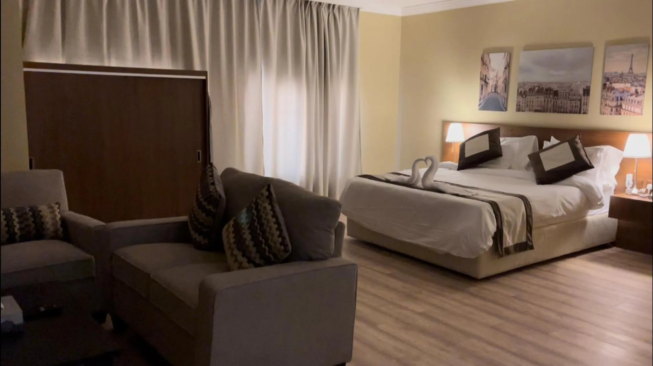 Bed in Wakra Inn Hotel Apartments