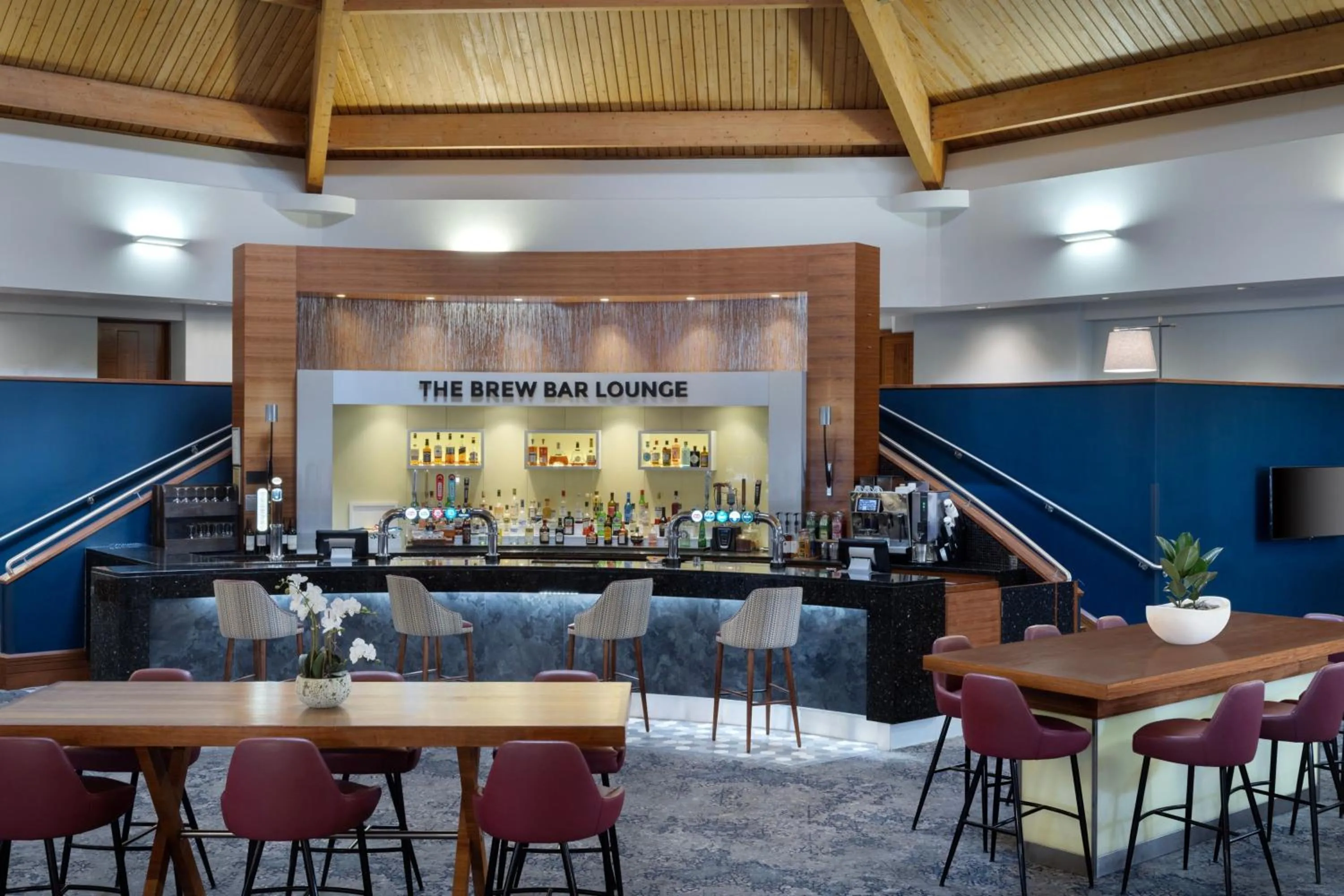 Lounge or bar in Delta Hotels by Marriott Waltham Abbey