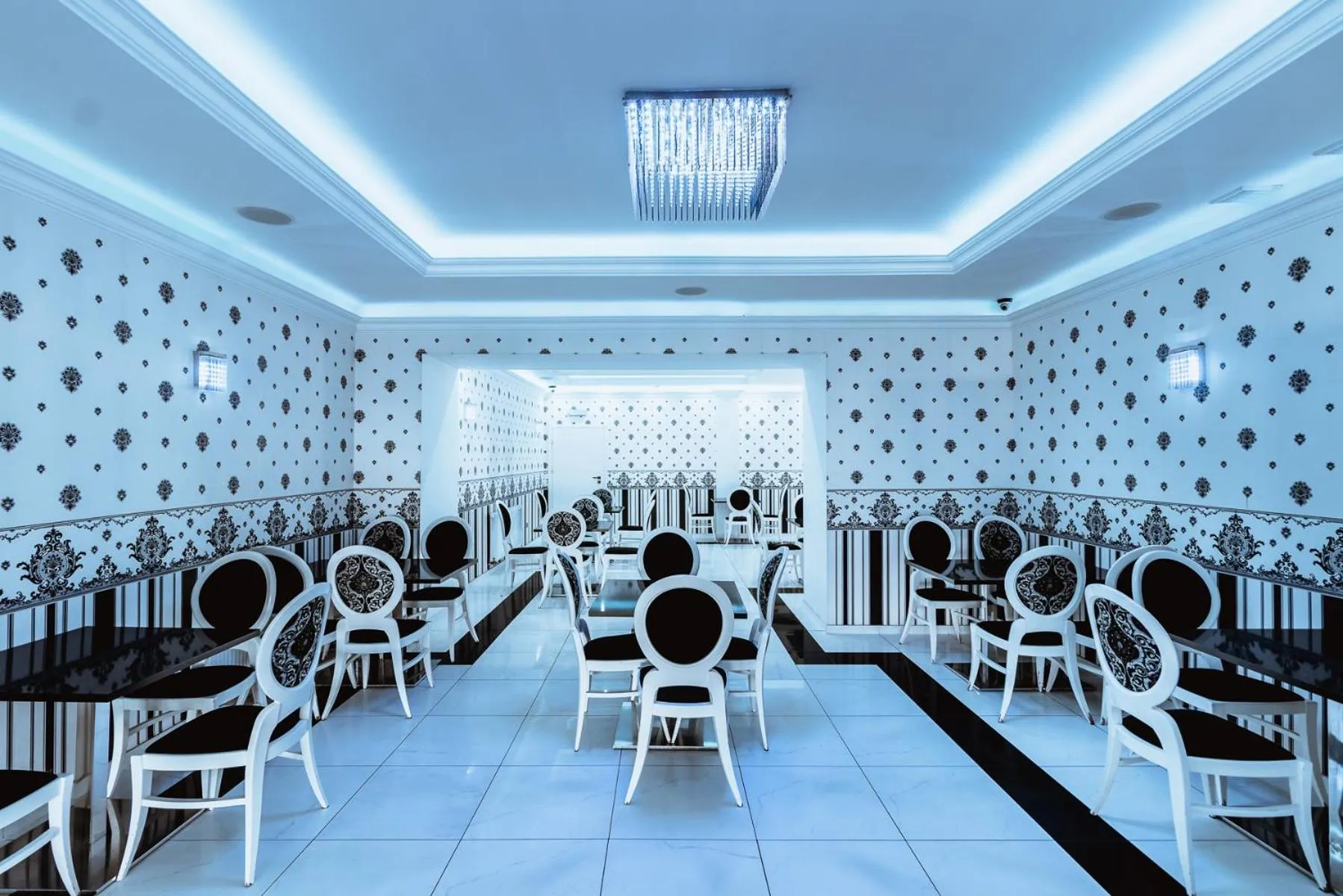 Restaurant/places to eat in Hotel Imperial Residence