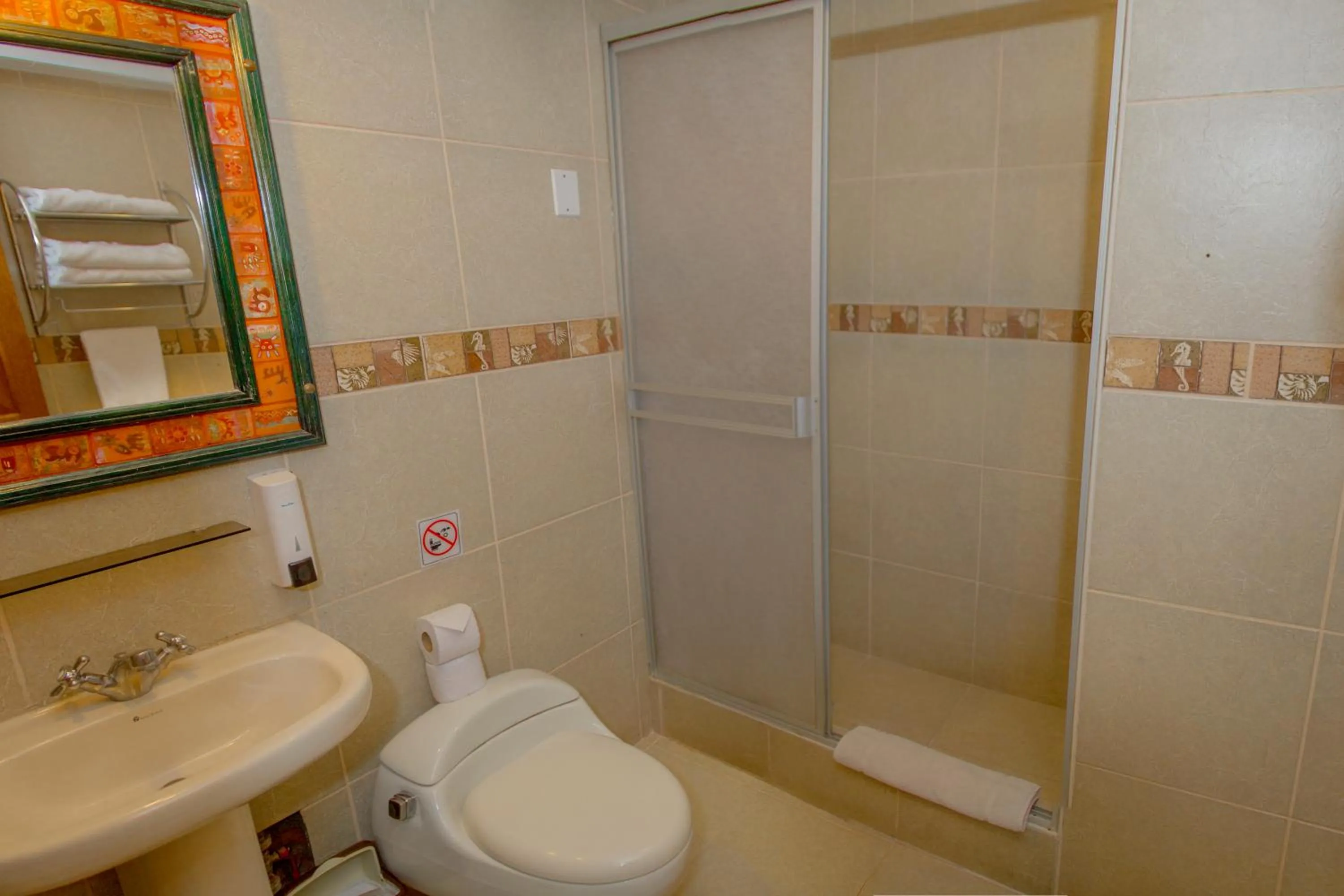 Shower in Hotel Warari