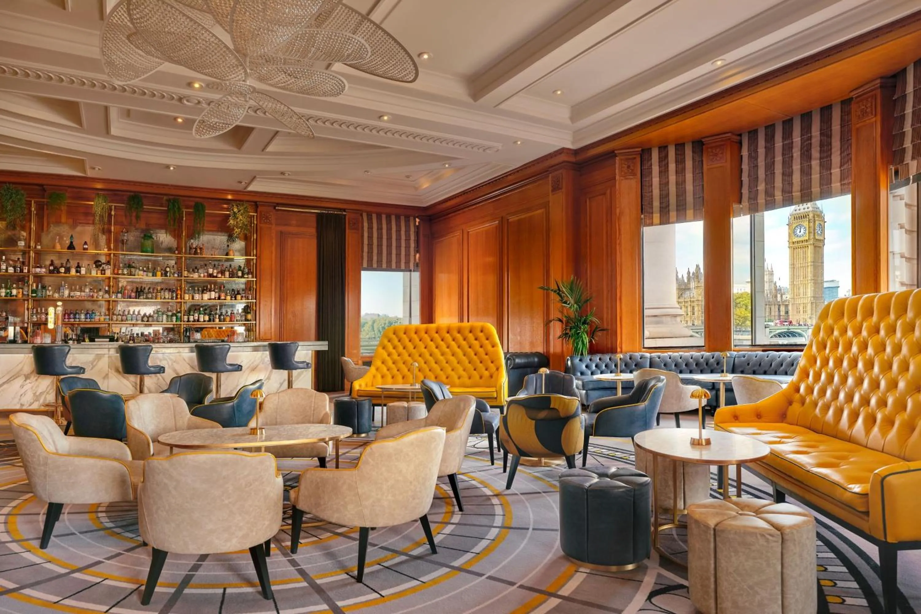 Lounge or bar in London Marriott Hotel County Hall