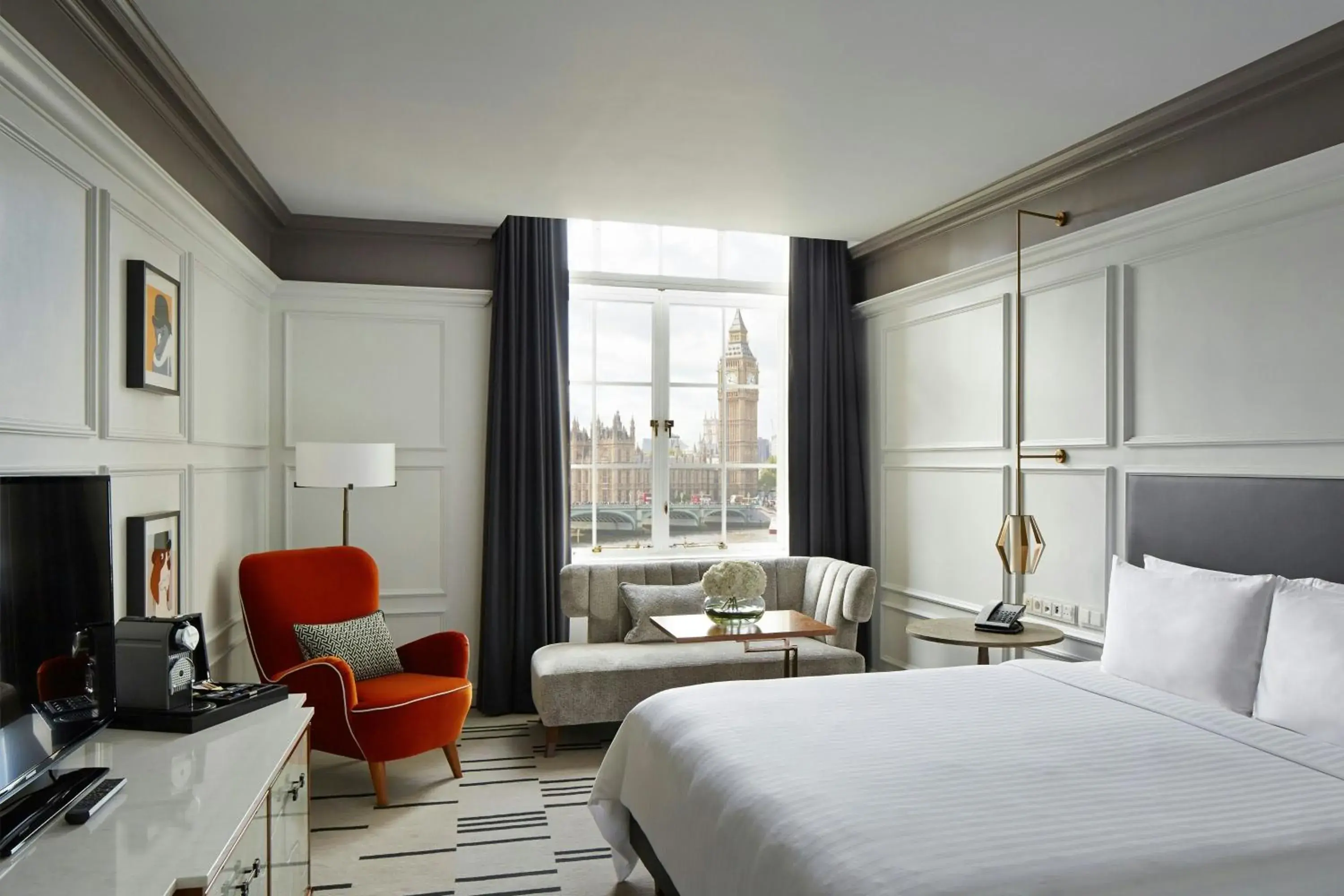 Superior King Room with View of Big Ben in London Marriott Hotel County Hall Superior King Room with View of Big Ben in London Marriott Hotel County Hall