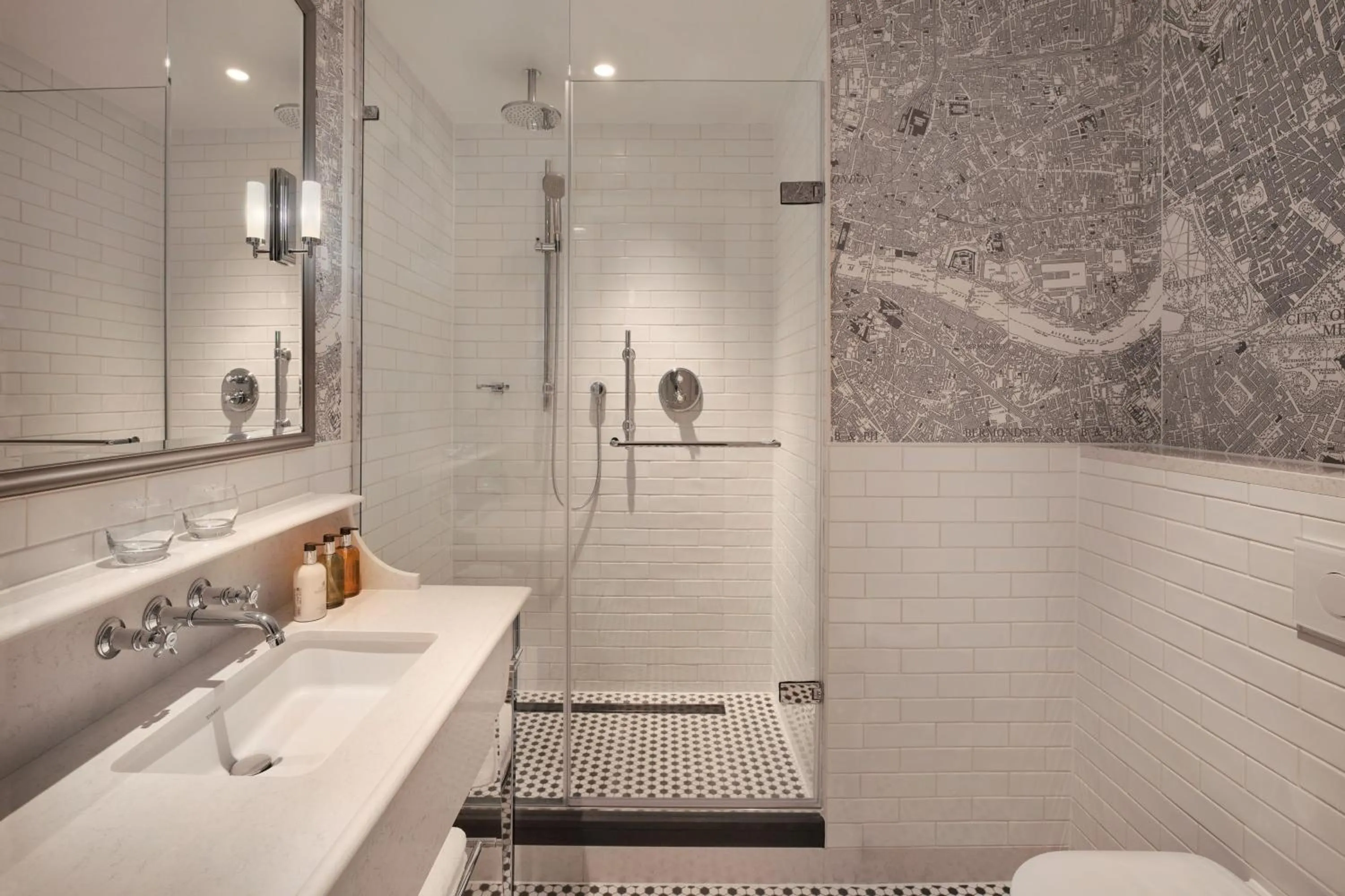 Bathroom in London Marriott Hotel County Hall