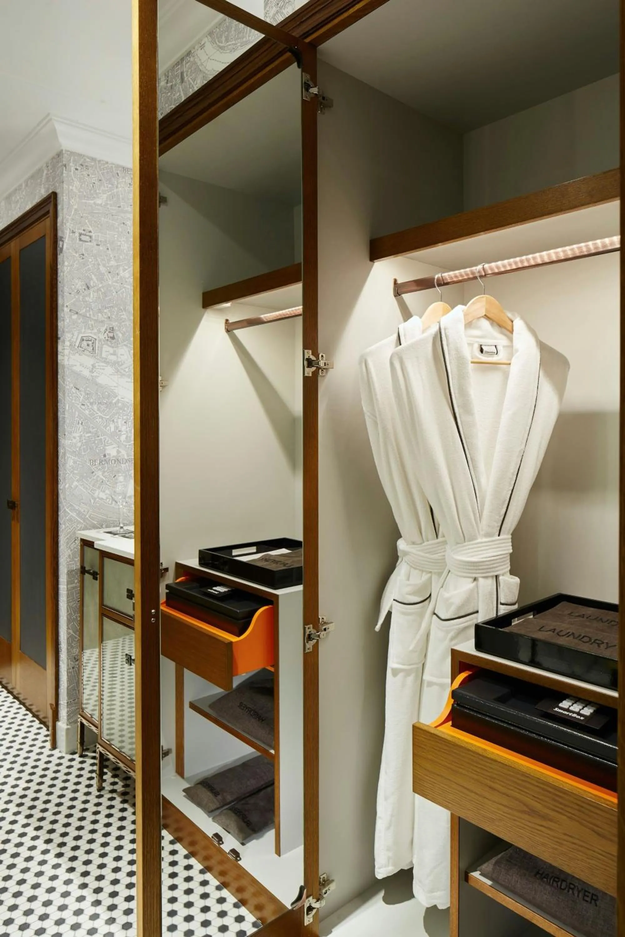 Photo of the whole room in London Marriott Hotel County Hall