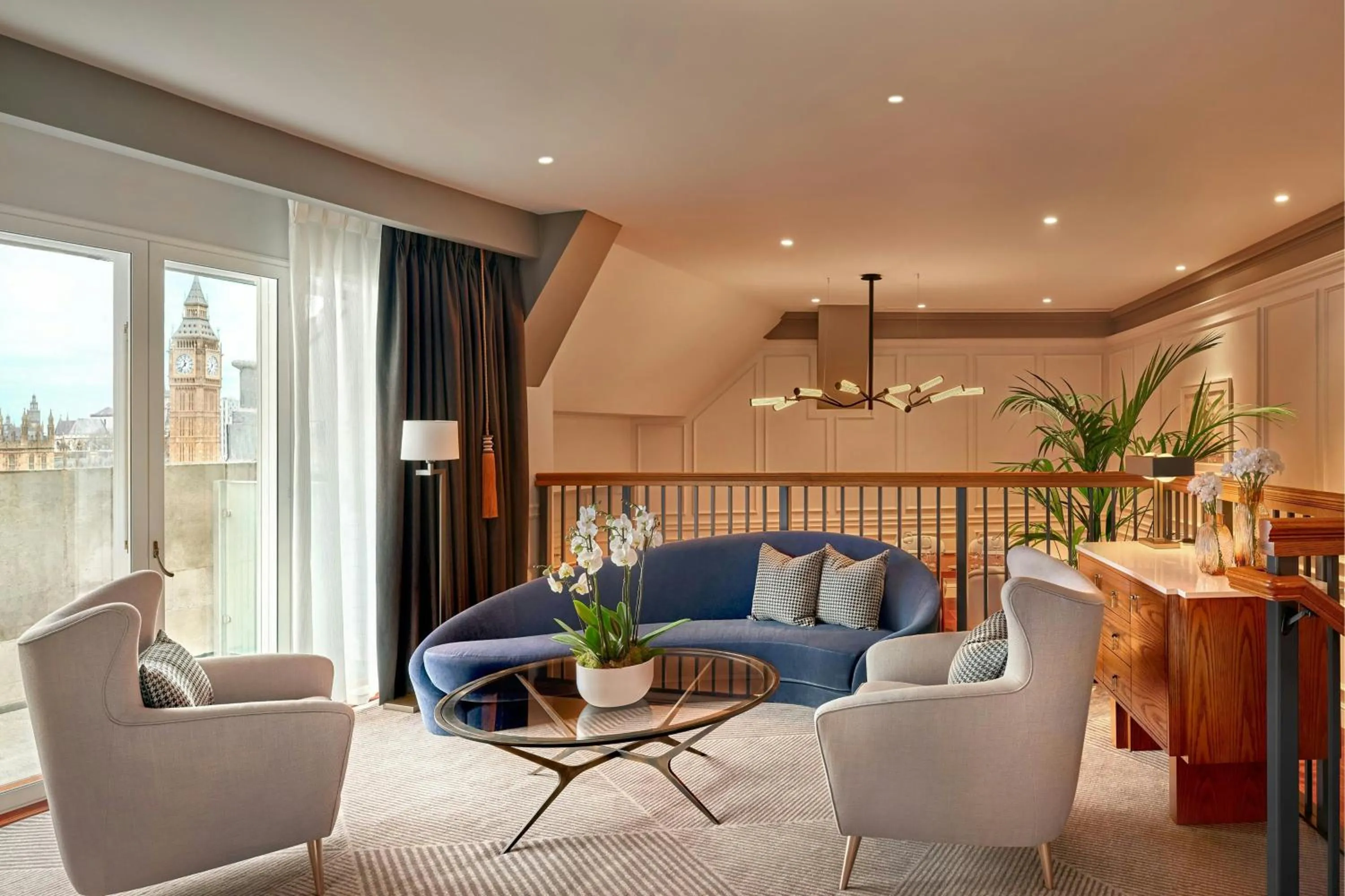 Living room in London Marriott Hotel County Hall