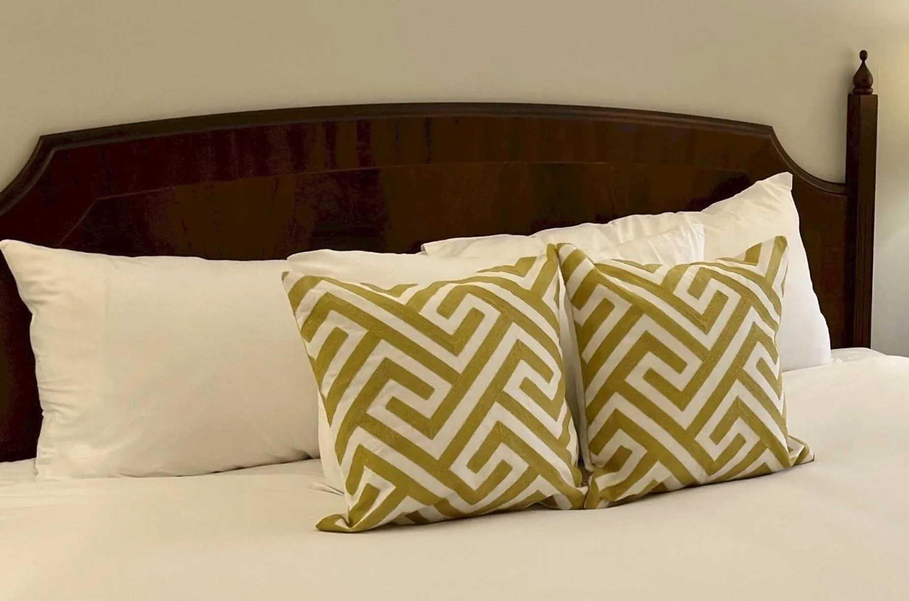 Bed in The Aberdeen Dyce Hotel