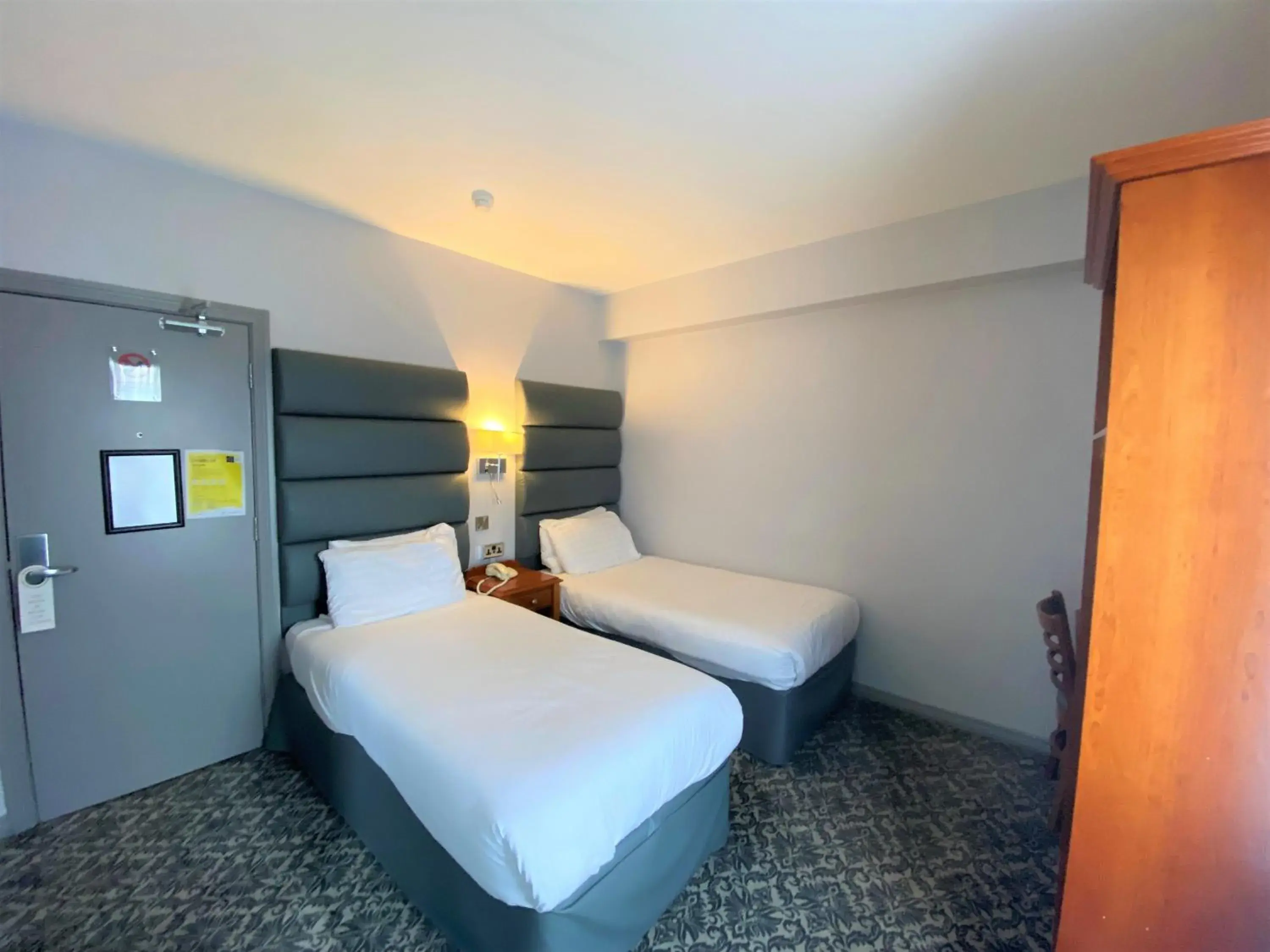 Twin Room in Lake of Shadows Hotel Twin Room in Lake of Shadows Hotel