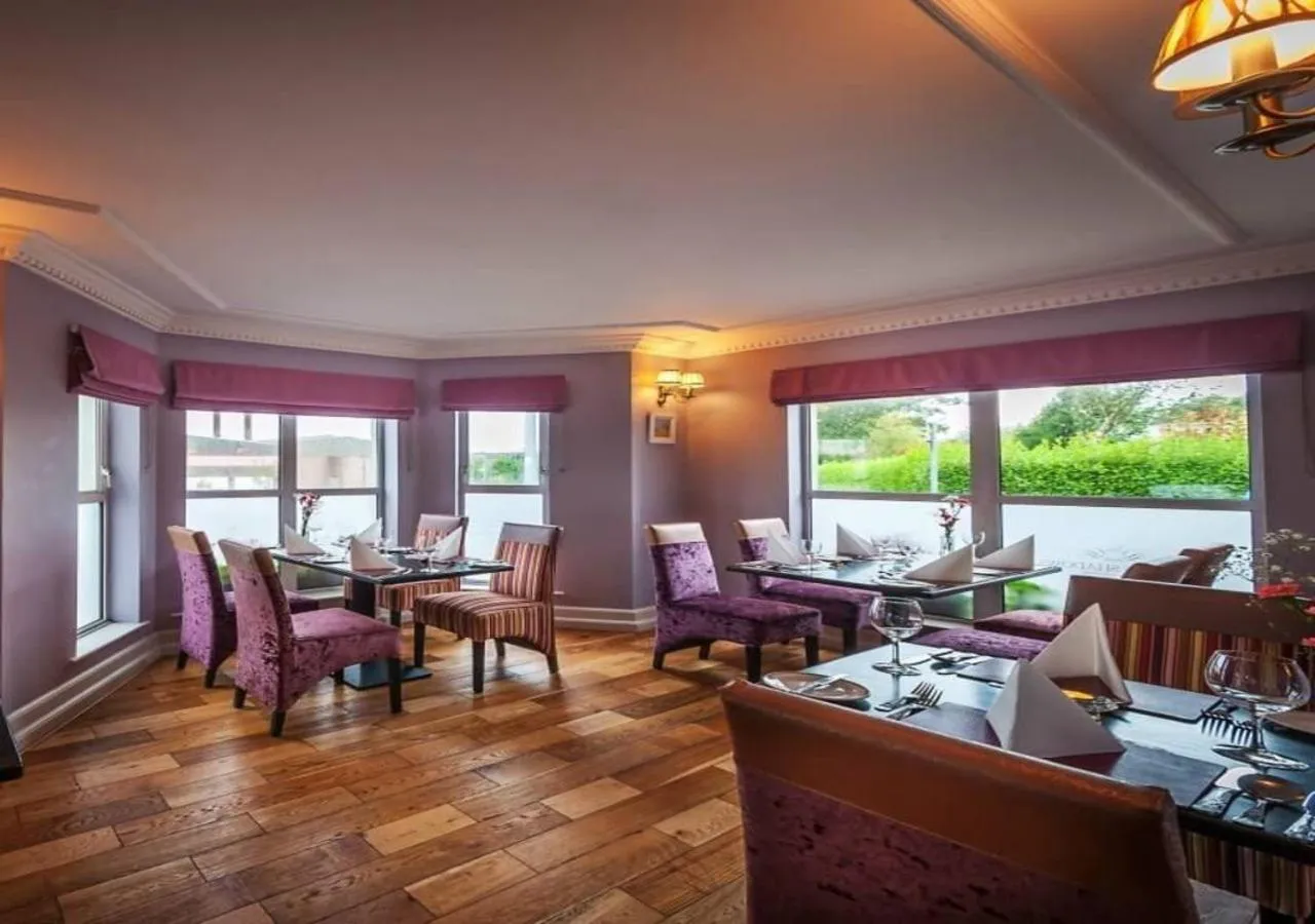 Restaurant/places to eat in Lake of Shadows Hotel