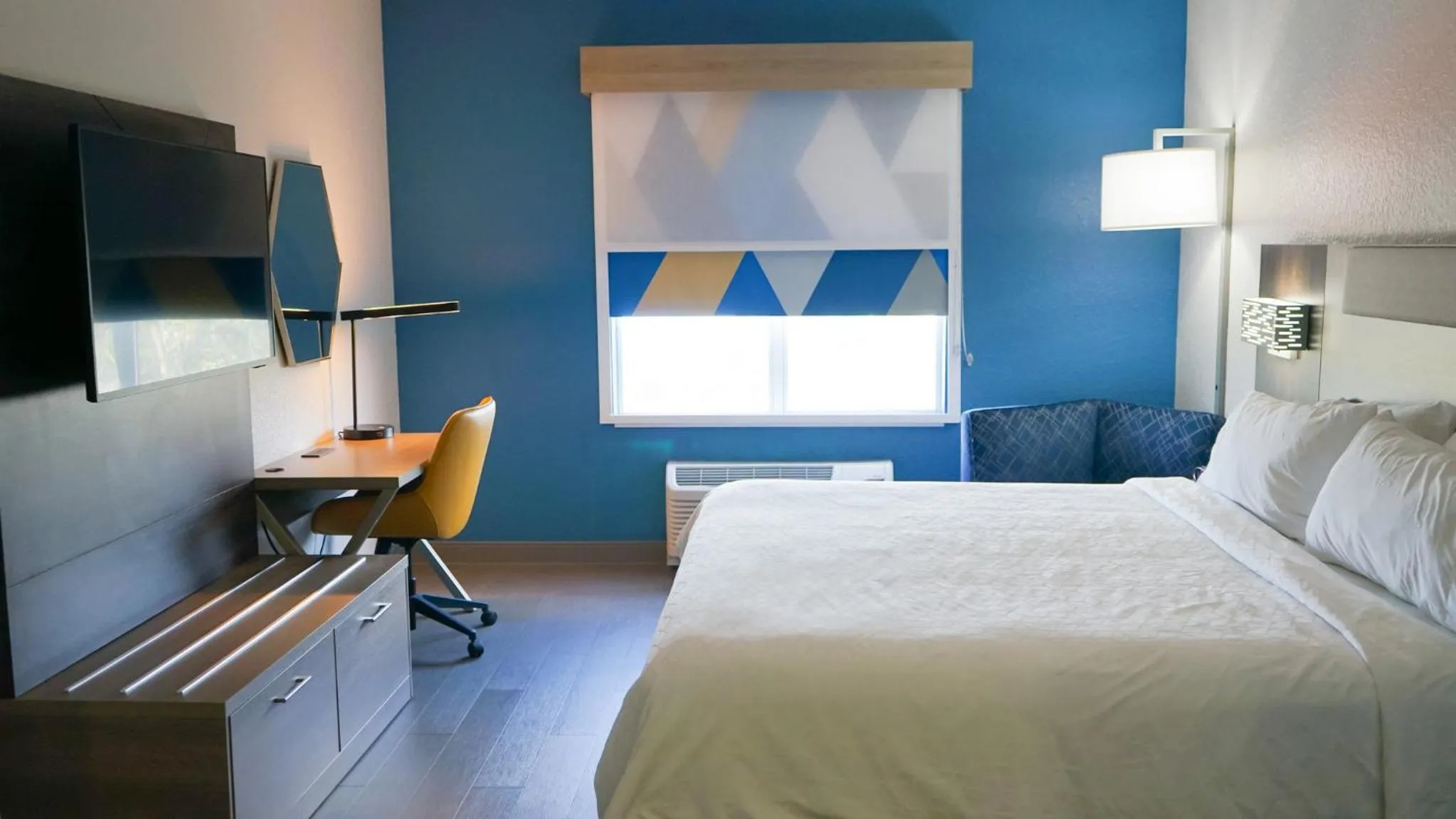 Photo of the whole room, Bed in Holiday Inn Express & Suites Lakeland North I-4 by IHG