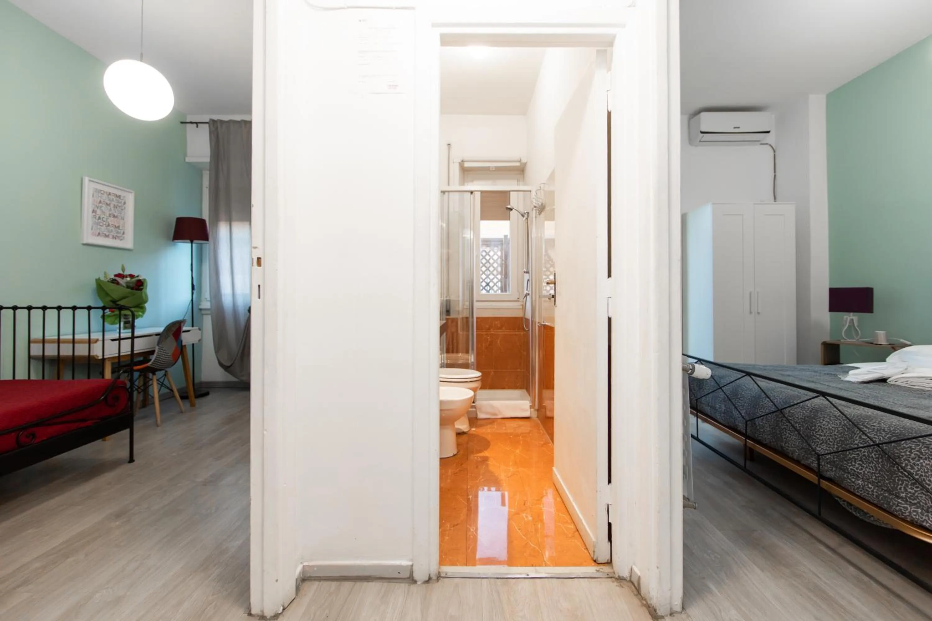 Bathroom, Bed in L'Imperiale RomaTrastevere