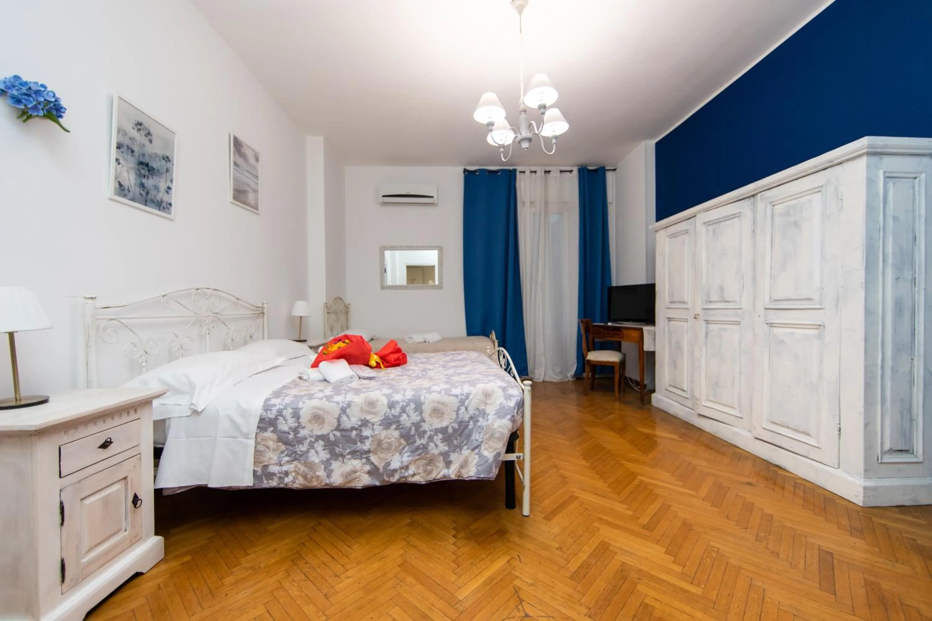 Photo of the whole room, Bed in L'Imperiale RomaTrastevere