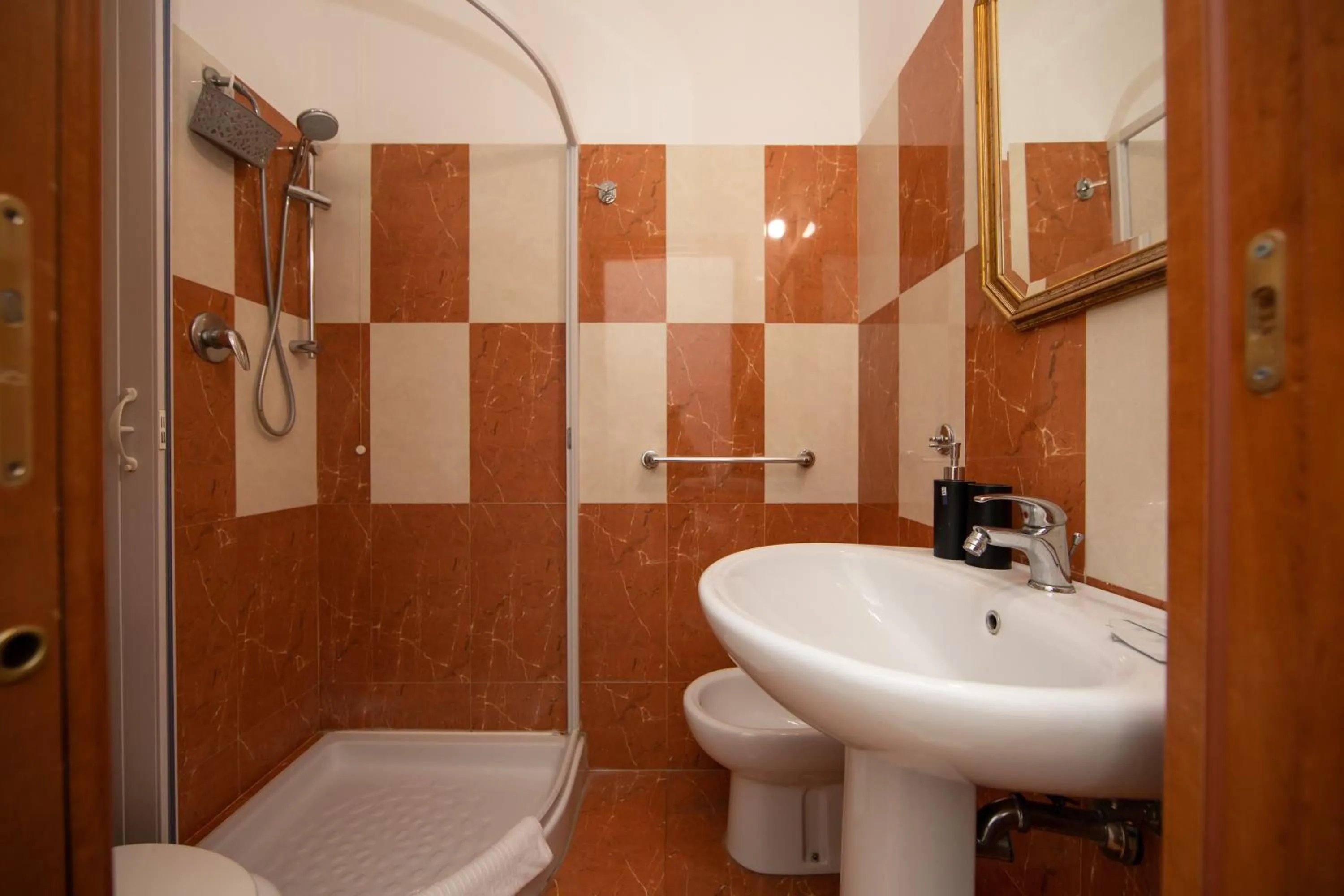 Bathroom in L'Imperiale RomaTrastevere