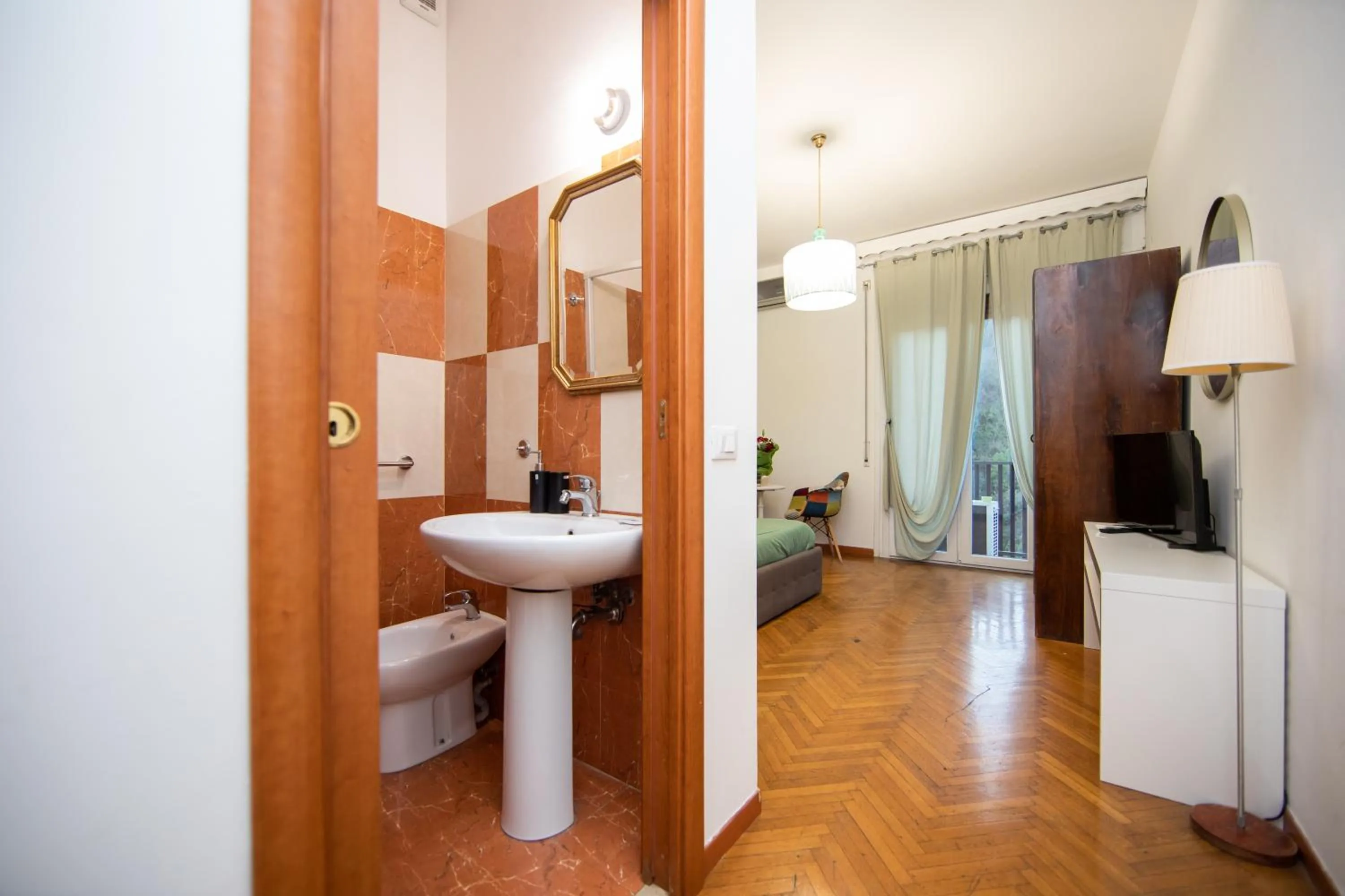 Bathroom in L'Imperiale RomaTrastevere