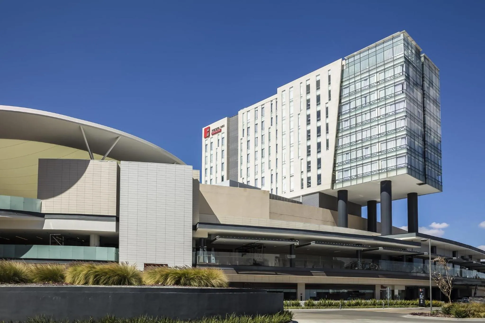 Property building in Fiesta Inn Express Queretaro Constituyentes