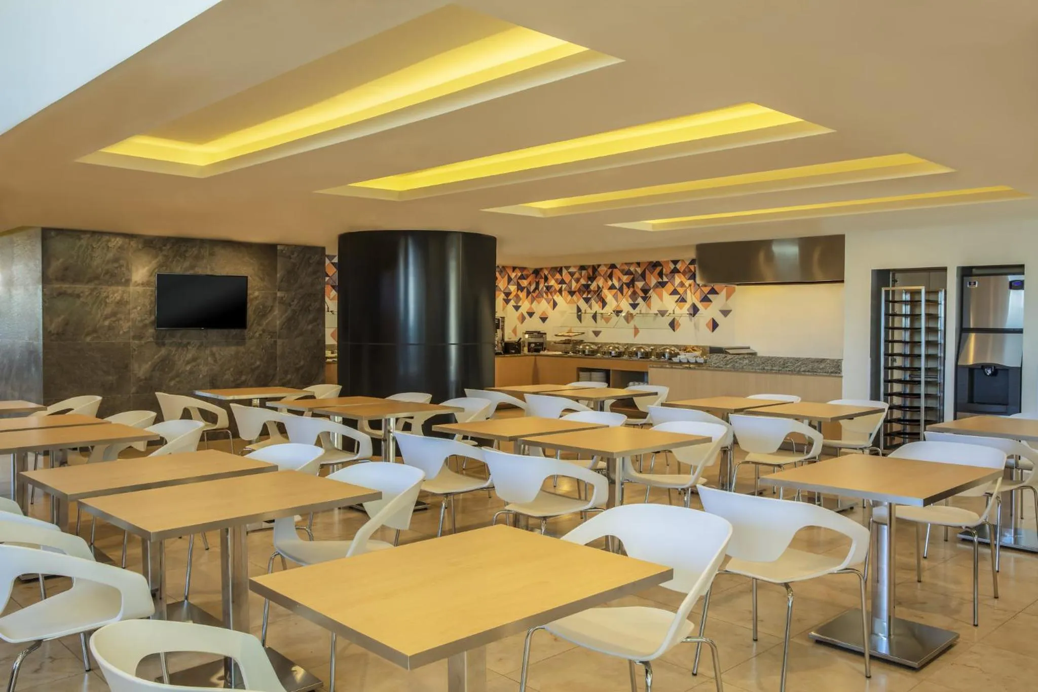 Breakfast in Fiesta Inn Express Queretaro Constituyentes