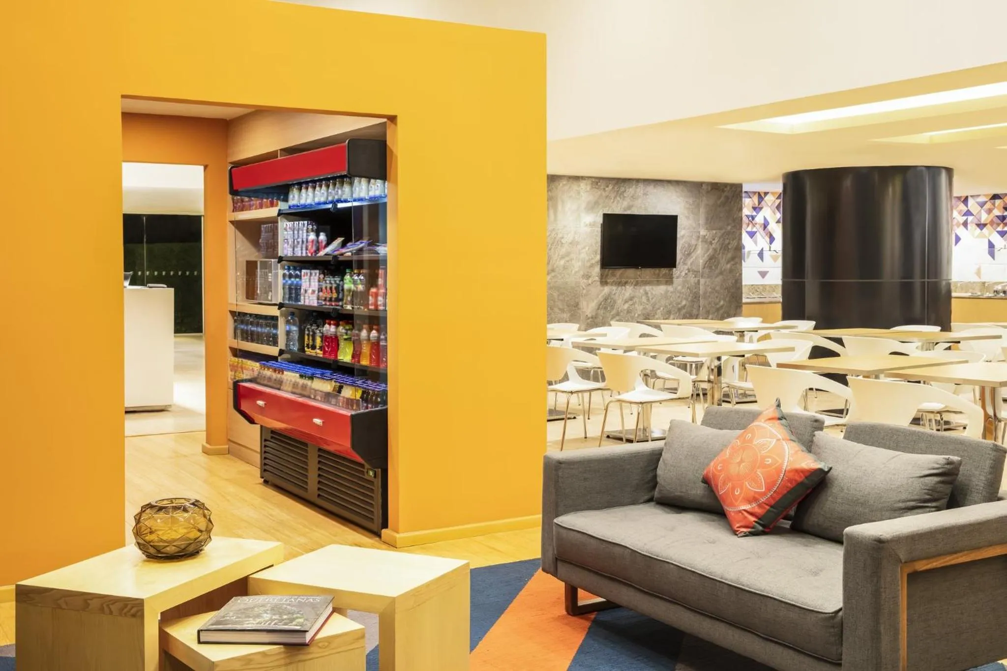 Lobby or reception in Fiesta Inn Express Queretaro Constituyentes