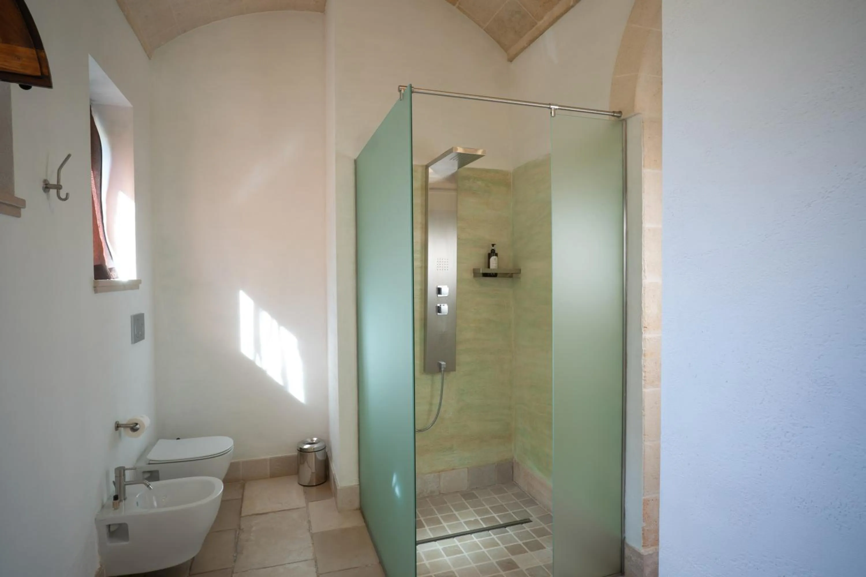 Shower in Masseria Le Lamie
