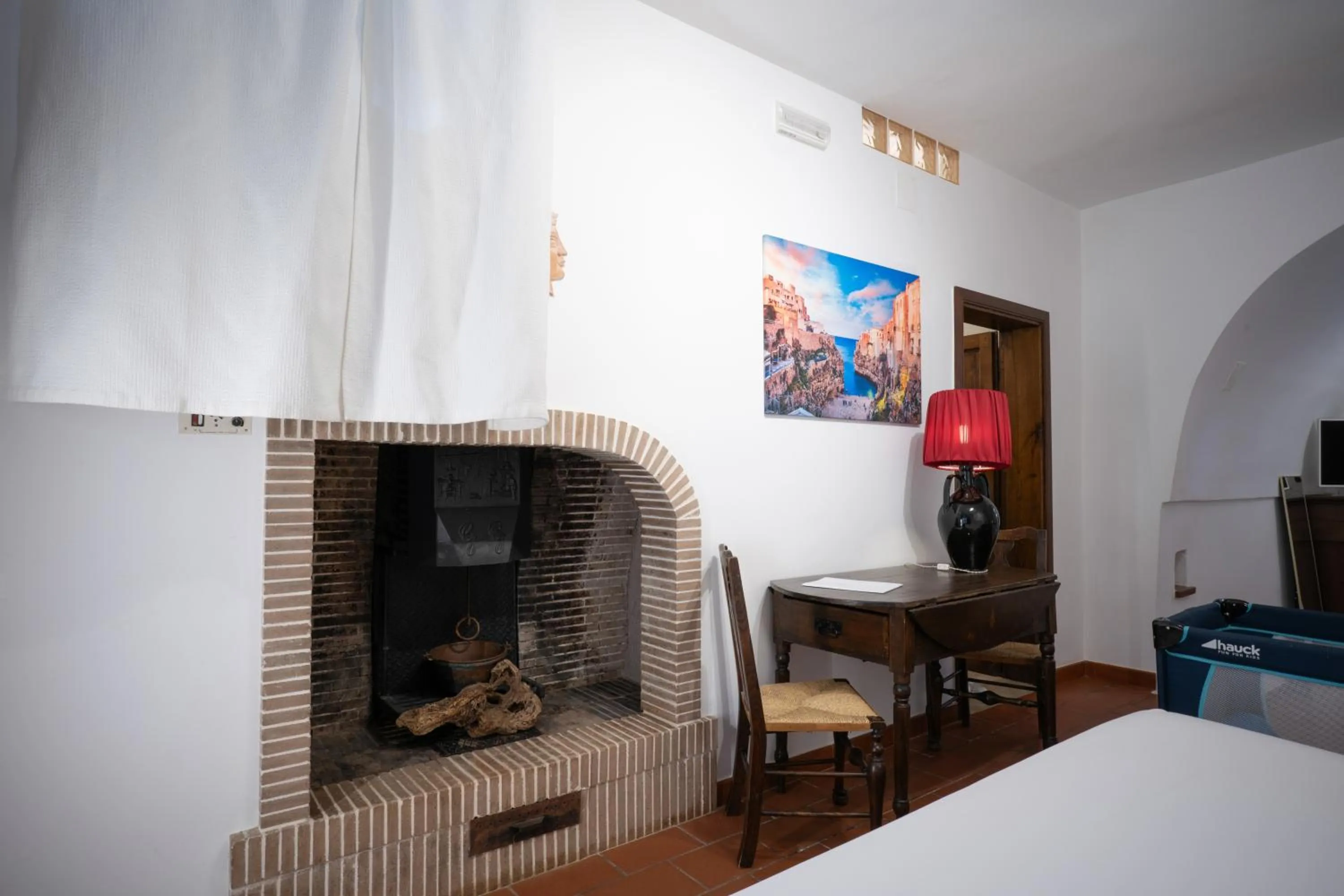 Decorative detail in Masseria Le Lamie