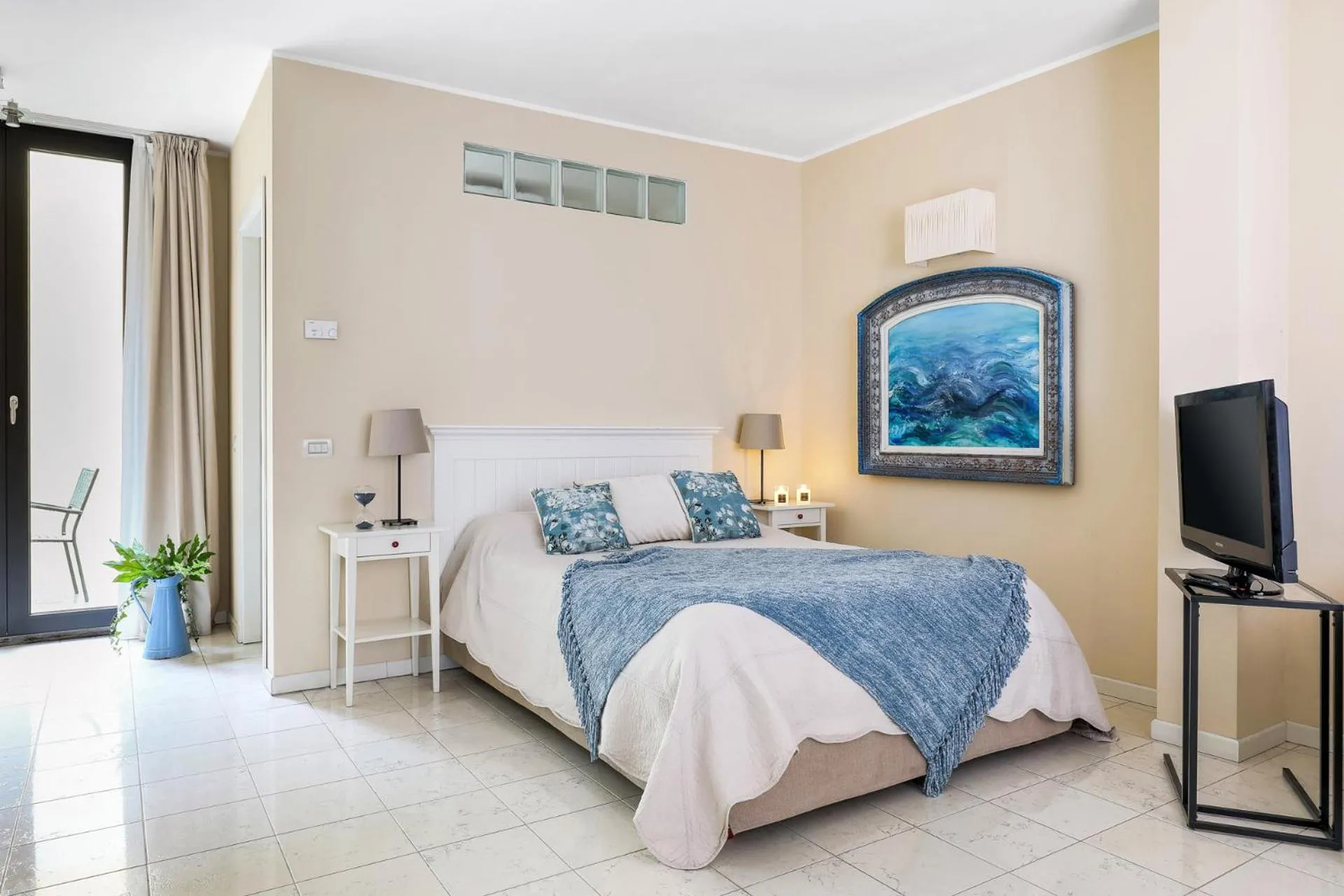 Bed in Adriano Residence