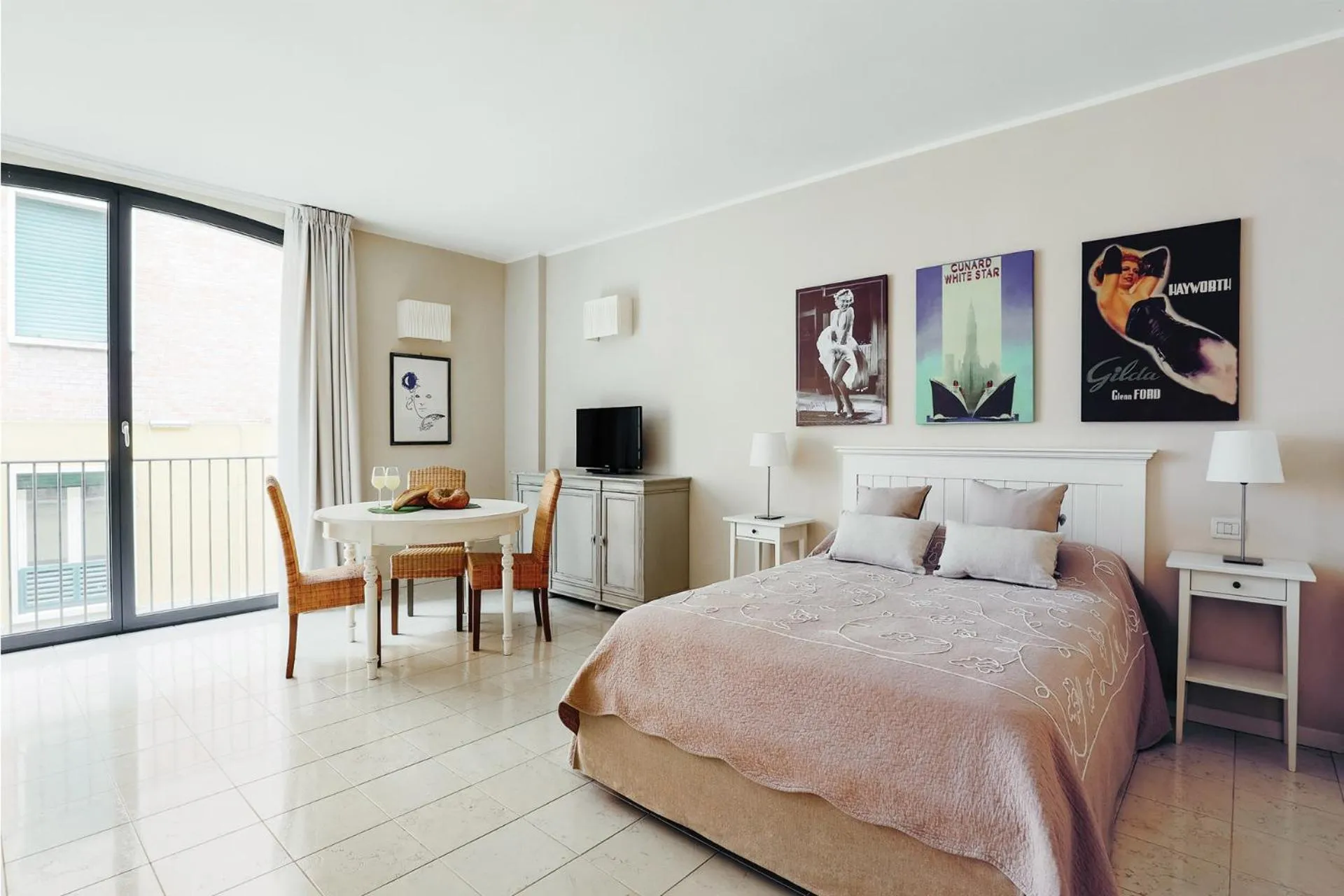 Bed in Adriano Residence