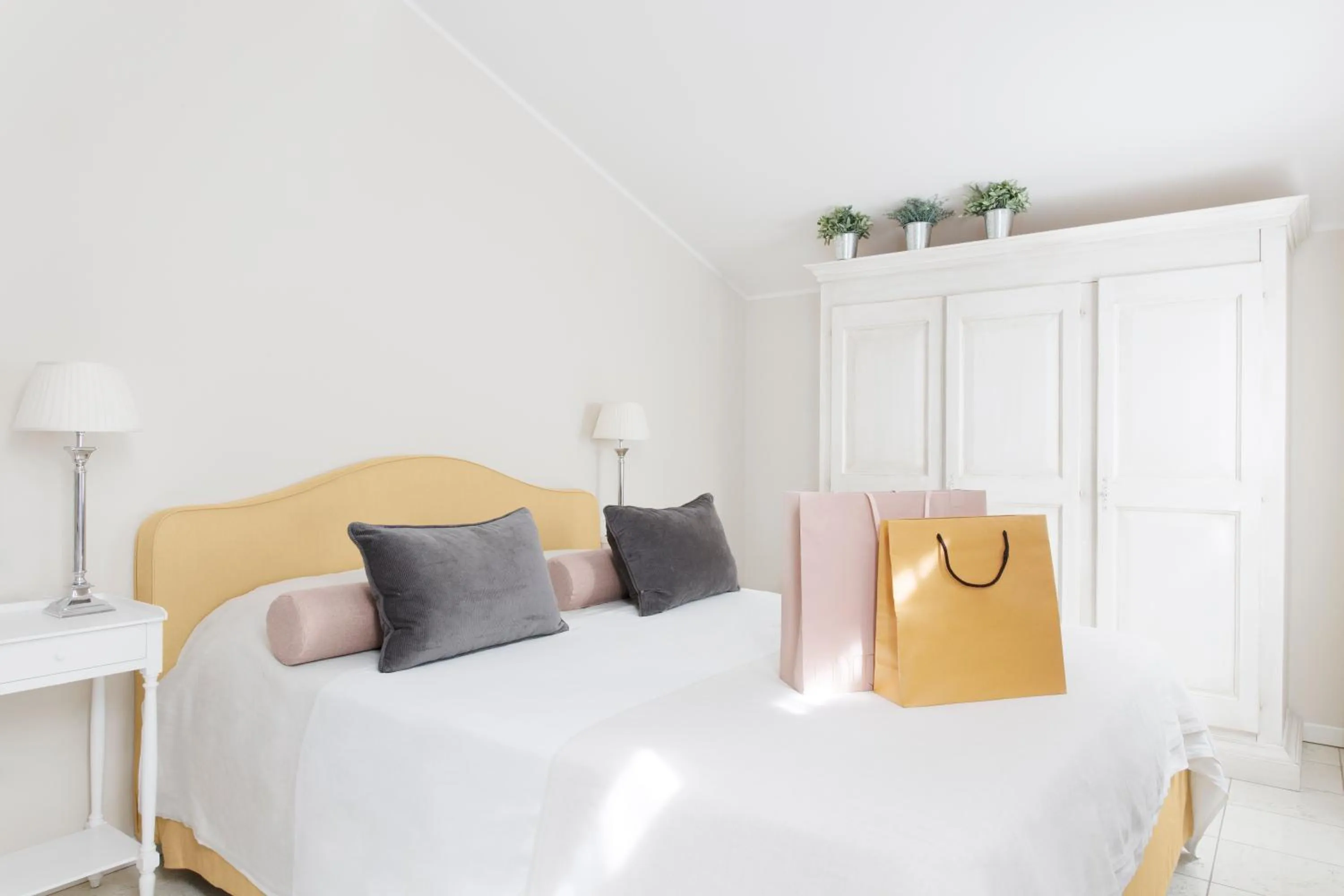 Bed in Adriano Residence